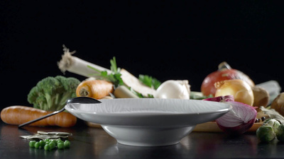 Ausgelöffelt - Das Comeback der Suppe