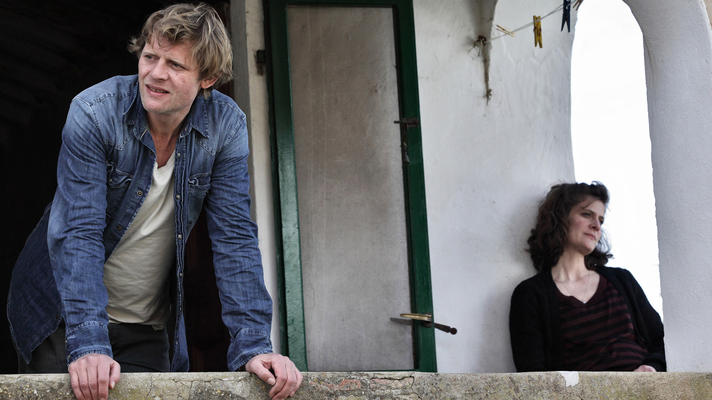 "Der Goali bin ig" - Marcus Signer als Goalie, Sonja Riesen als Regula.