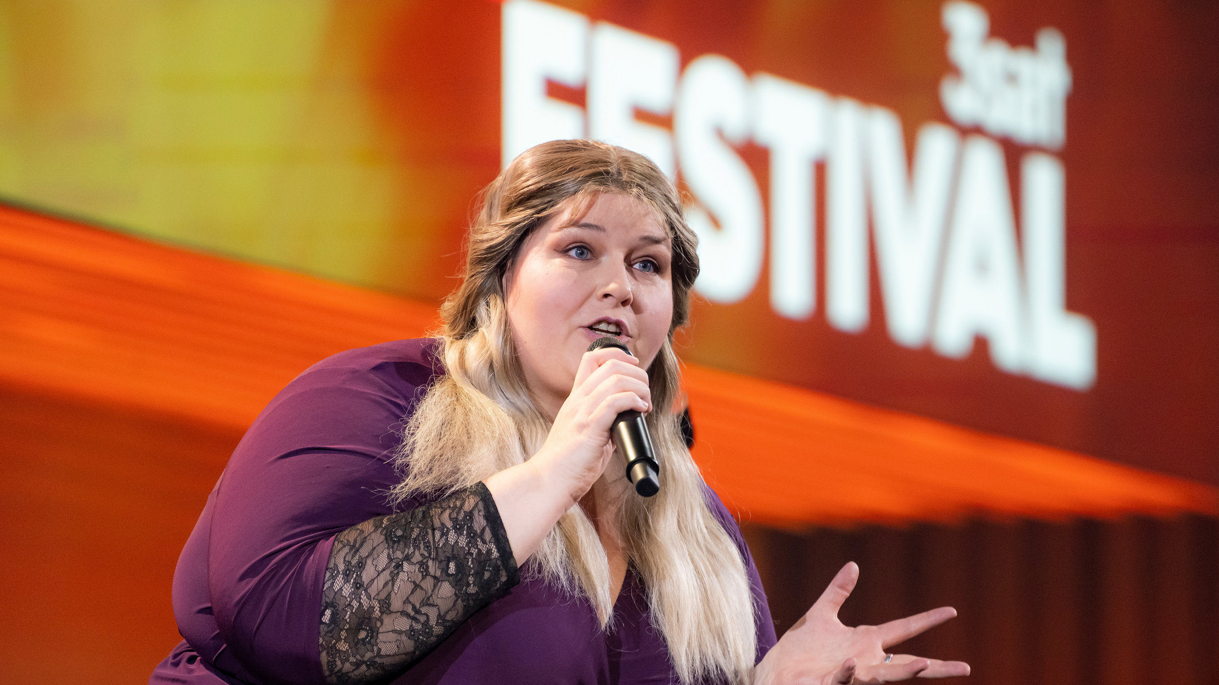 "Nicole Jäger: Prinzessin Arschloch": Nicole Jäger auf der Bühne.