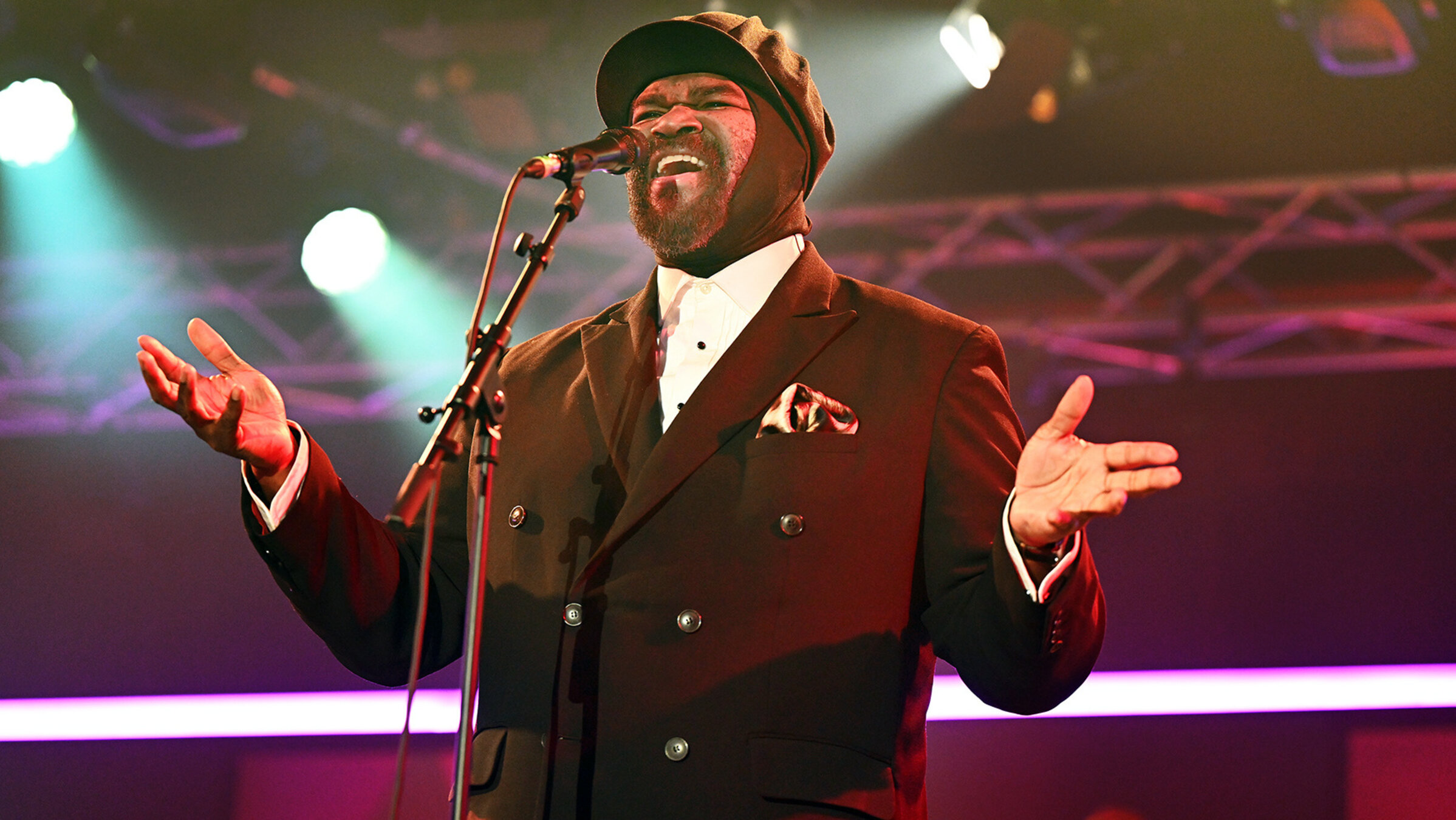 "Gregory Porter": Gregory Porter begeisterte bei der 54. Internationalen Jazzwoche mit seiner unverwechselbaren Stimme und stilistischen Vielfalt zwischen Soul, Pop und Jazz. Seine warmen, samtigen Töne und mitreißende Performance verzauberten das Publikum und berührten zutiefst - ein Highlight des Festivals im Jahr 2025.