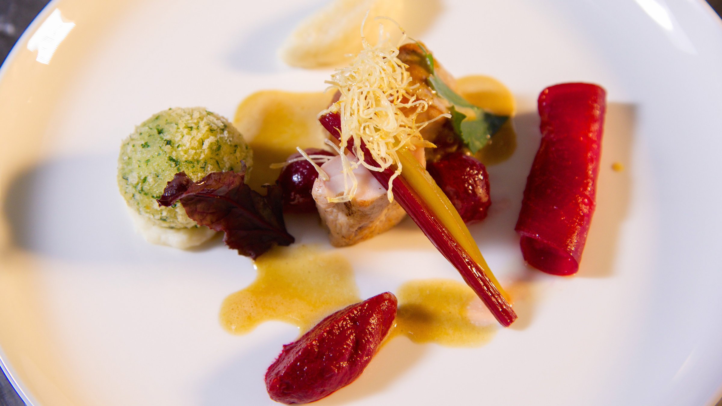 "Aufgetischt (5/9) - In Mittelkärnten": 3erlei vom Kaninchen mit Roten Rüben & Apfelkren und Sellerie aus dem Rathhaus in St. Georgen am