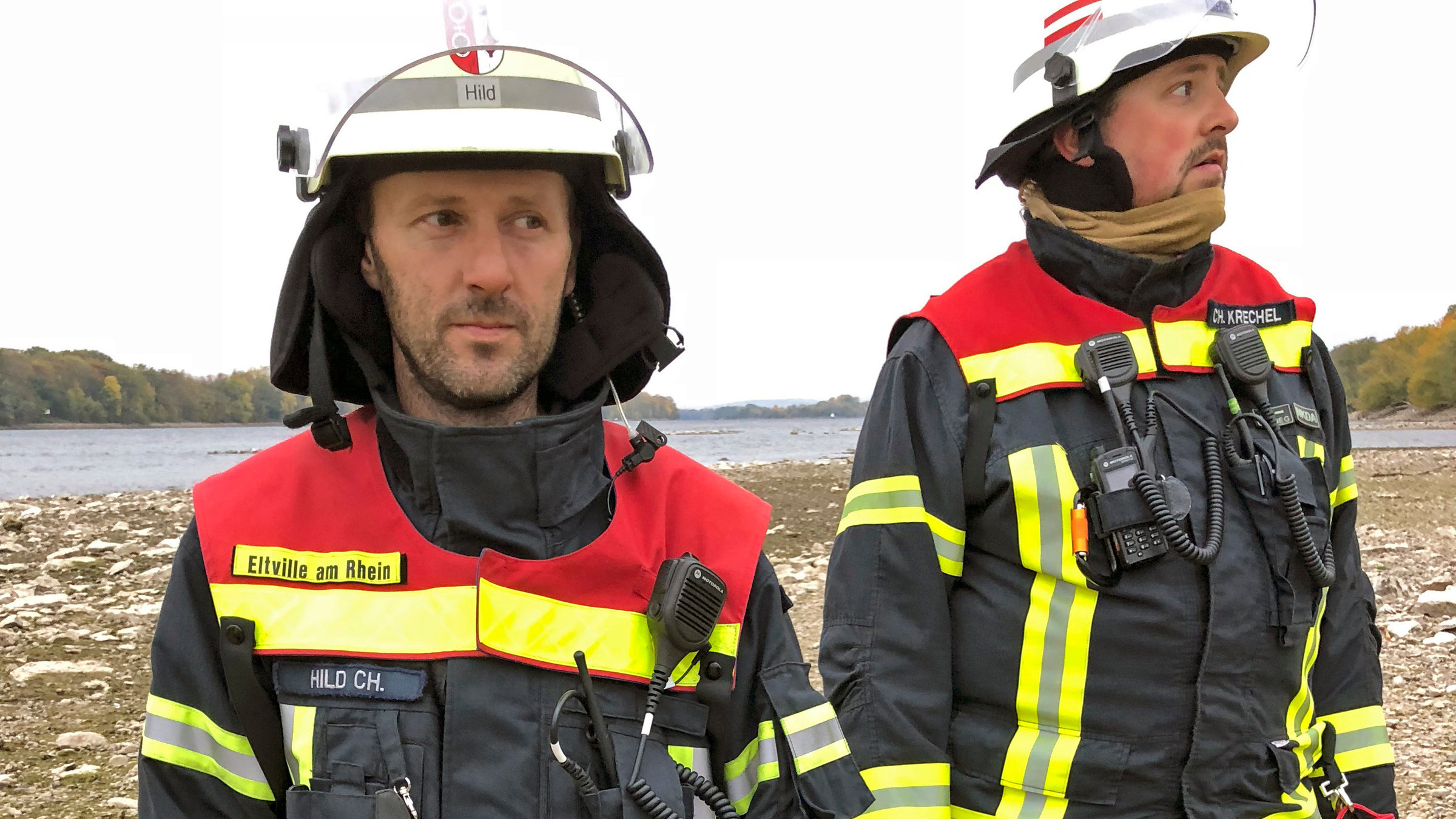 "Hessenreporter: Feuerwehr sucht Nachwuchs" - Feuerwehrmann Christian Hild (links) ist eigentlich Dachdecker und hat einen Betrieb in Eltville.