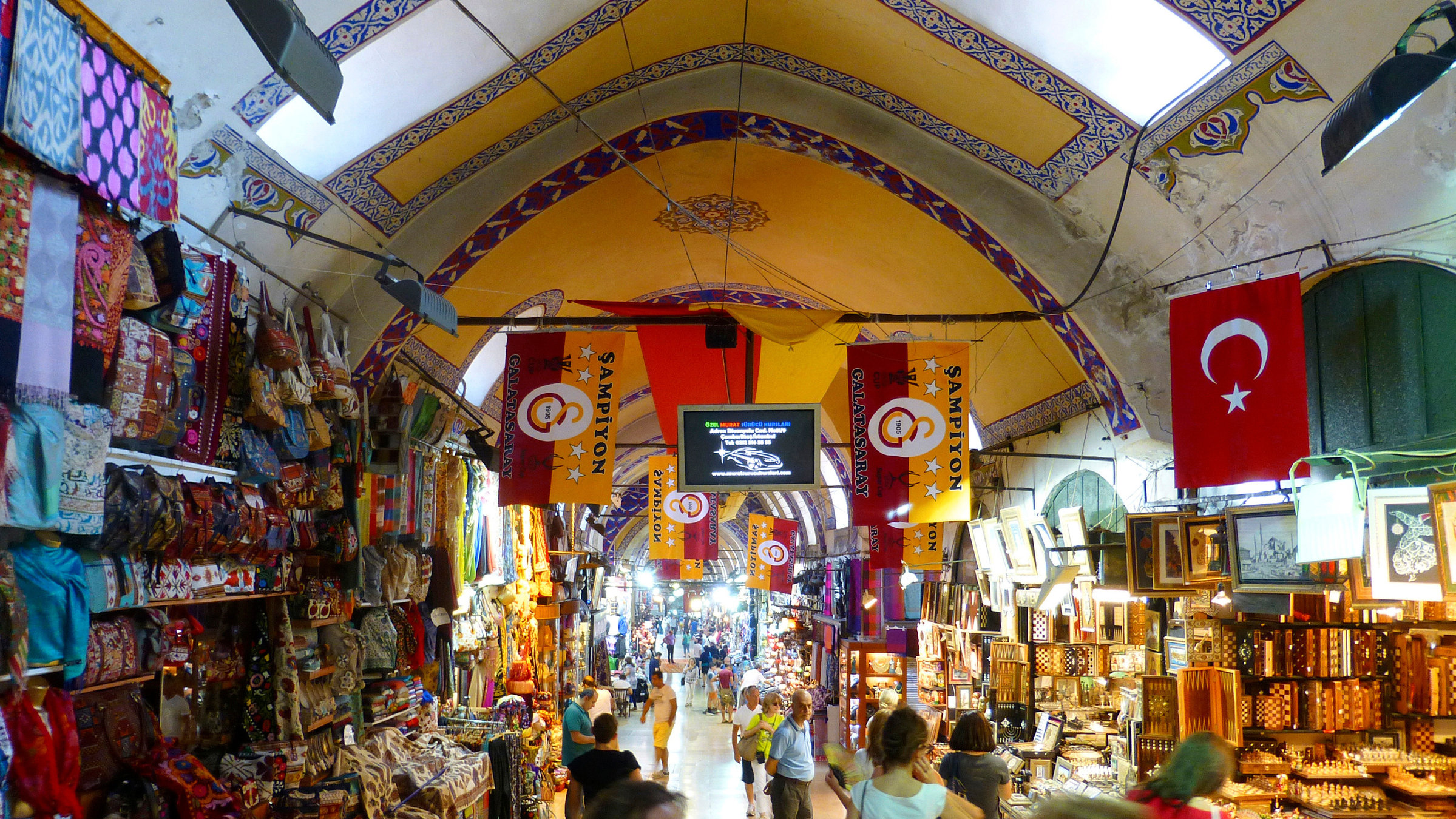 "Basare der Welt (2/4) - Istanbul": Im ältesten Kaufhaus der Welt der 560 Jahre alte Kapalû «ars∏û.
