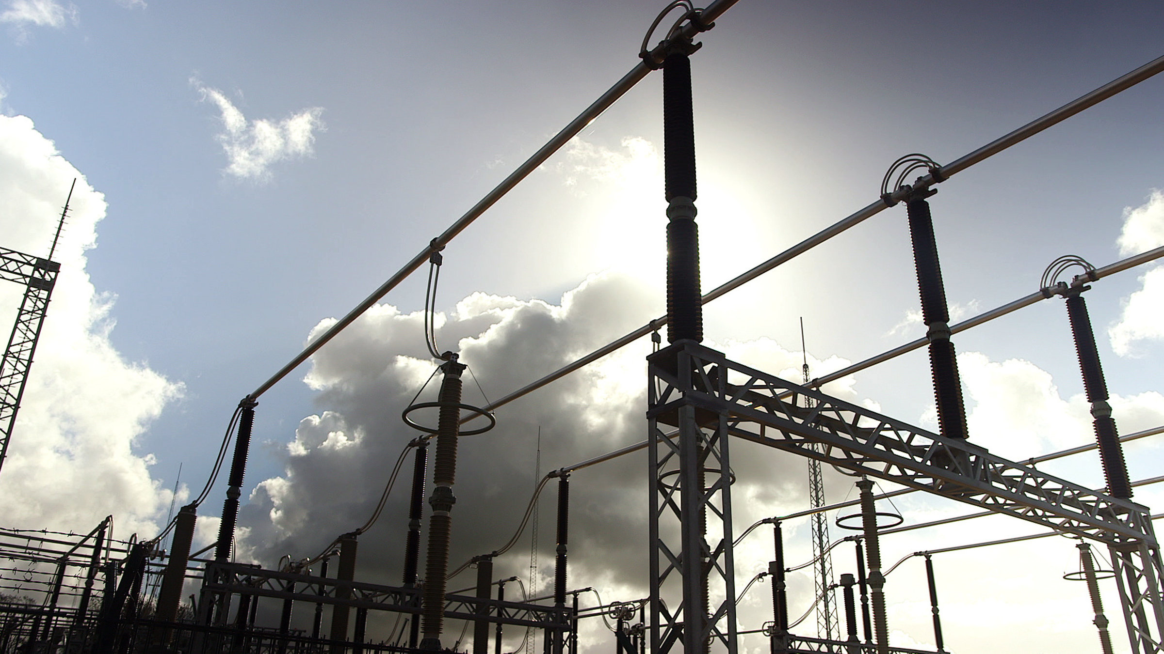 "planet e.: Streit um neue Stromtrassen": Blick auf die Konverter-Station Wilster.