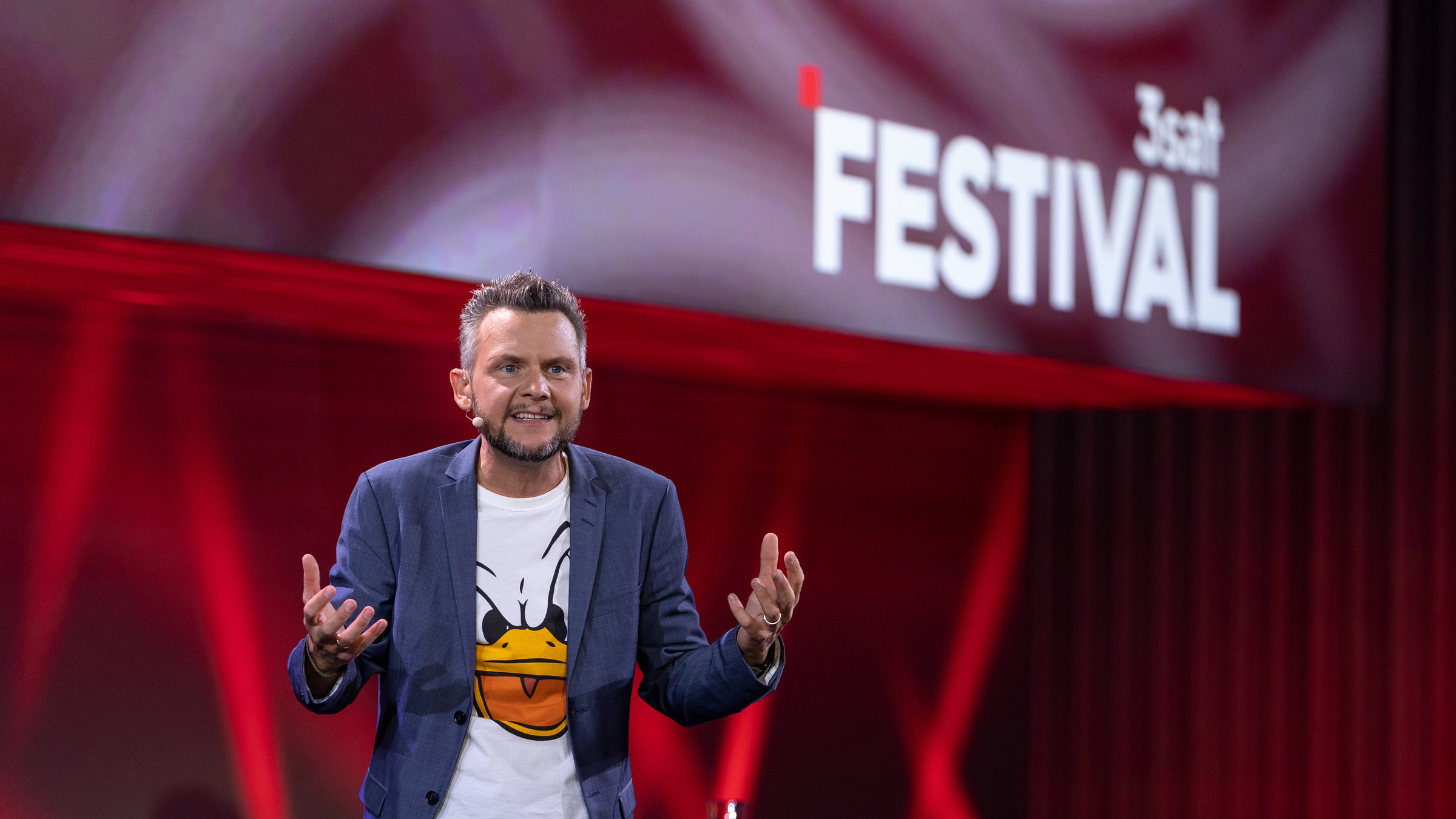 "Tobias Mann: Mann gegen Mann": Tobias Mann auf der Bühne.