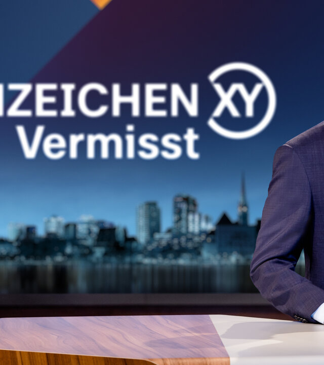 "Aktenzeichen XY... Vermisst": Rudi Cerne im Studio.
