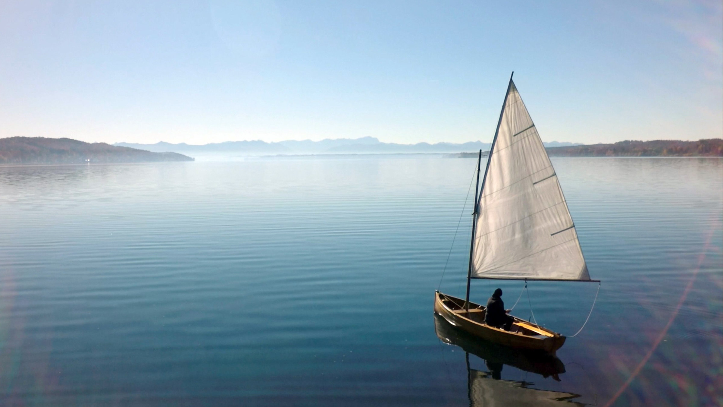"Seenflimmern: Der Starnberger See": Herbststimmung am Starnberger See.