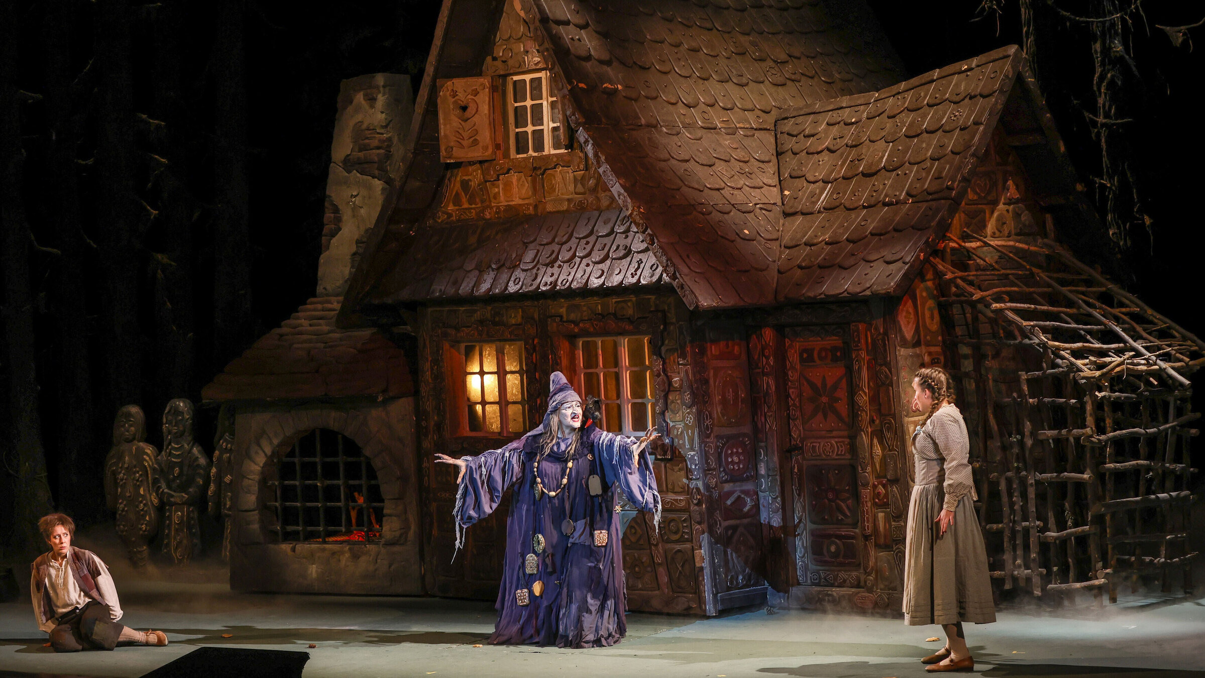 "Hänsel und Gretel - Weihnachtsmärchen aus der Volksoper Wien": Annelie Sophie Müller (Hänsel), Ulrike Steinsky (Die Knusperhexe), Hedwig Ritter (Gretel).