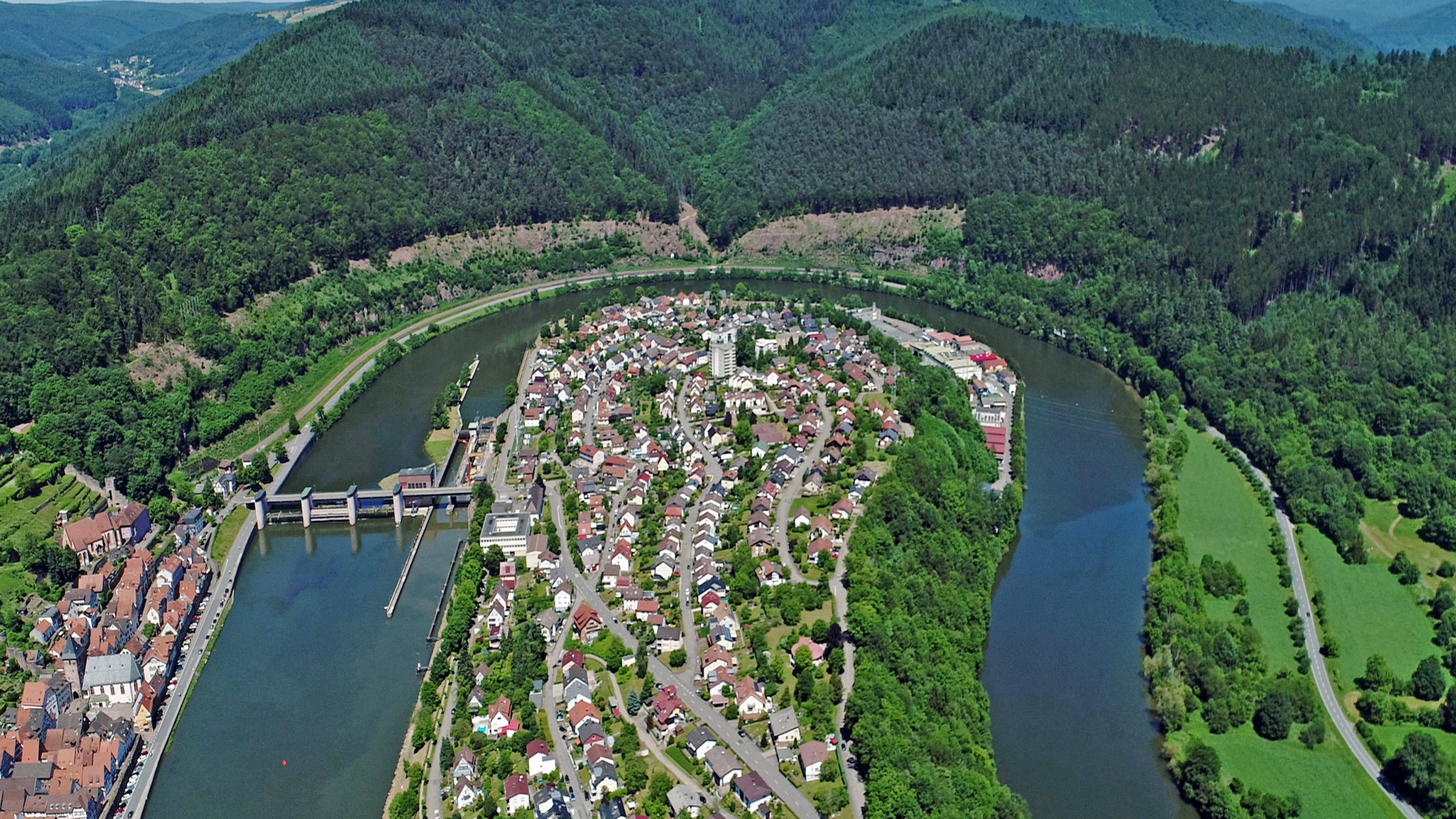"Der Neckar": Neckarschleife bei Hirschhorn im Odenwald.