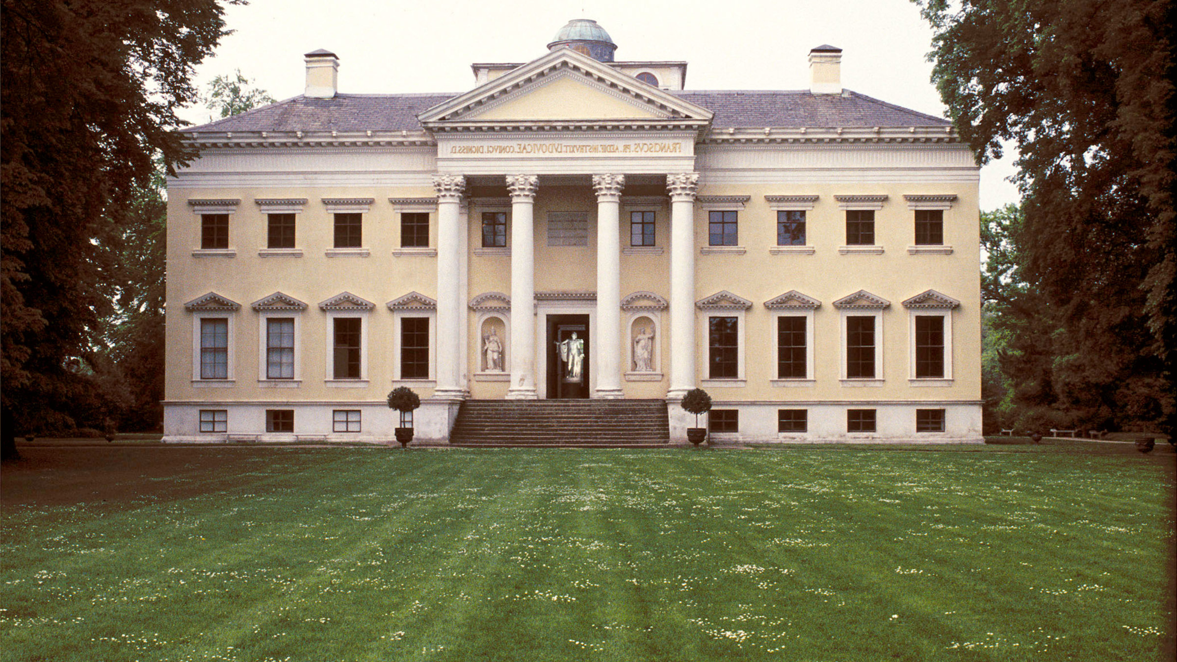 "Schätze der Welt - Erbe der Menschheit -  Das Gartenreich Dessau-Wörlitz, Deutschland": Schloss Wrlitz.