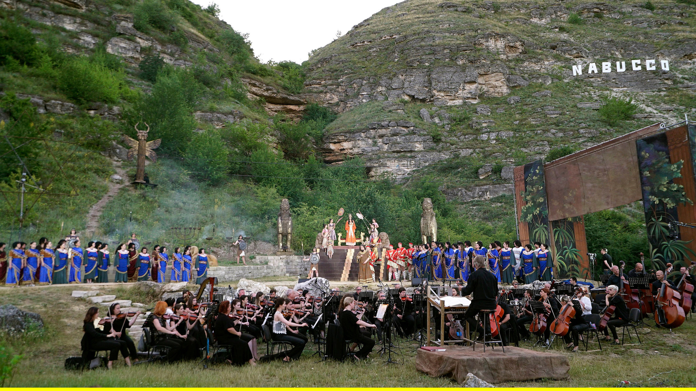 "Moldawien - Ein Land im Wandel": Opernfestival in Butuceni -  Die steilen Felswände hinter Butuceni bieten eine opernreife Akustik