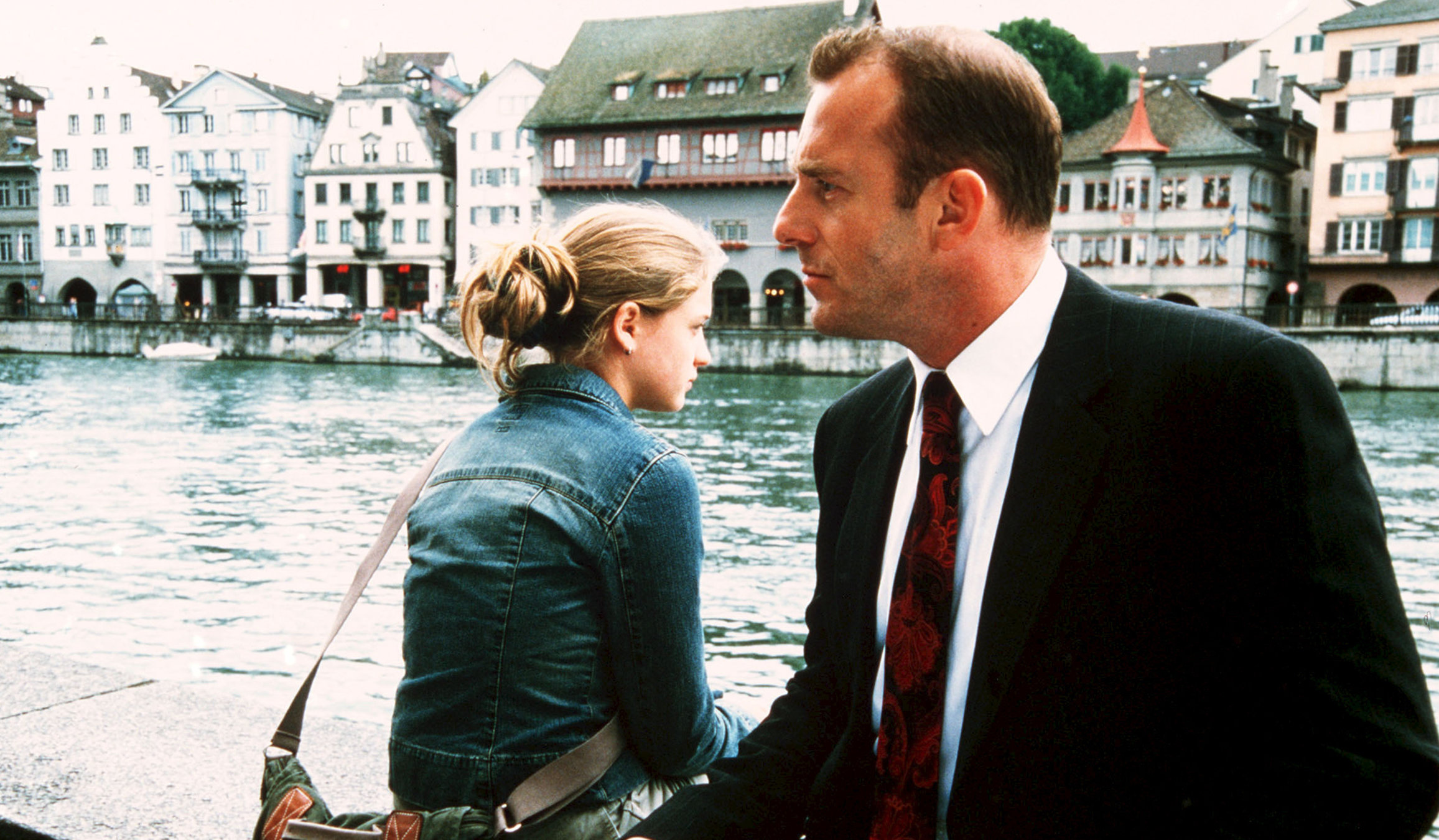 "Das Konto" - Auf der Flucht vor der Polizei finden Michael Mühlhausen (Heino Ferch) und seine Tochter Hannah (Nadine Fano) in Zürich Unterschlupf.