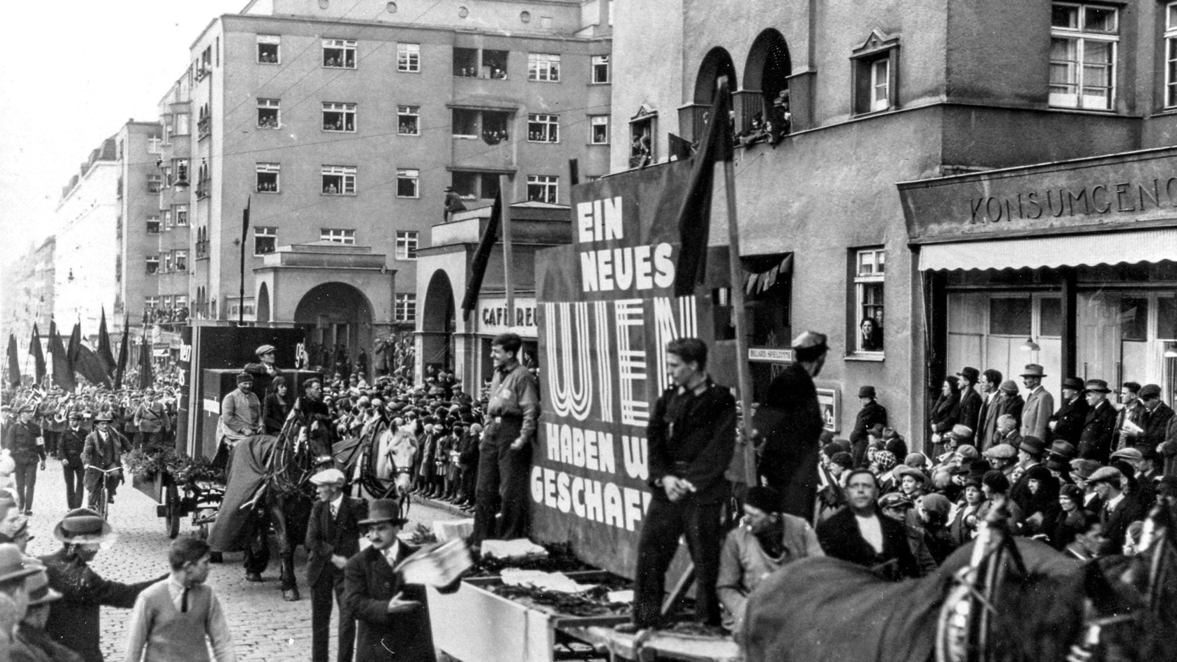 "Österreich I - Auf dem Weg in den Bürgerkrieg": Wahlumzug der Sozialdemokraten im April 1932.