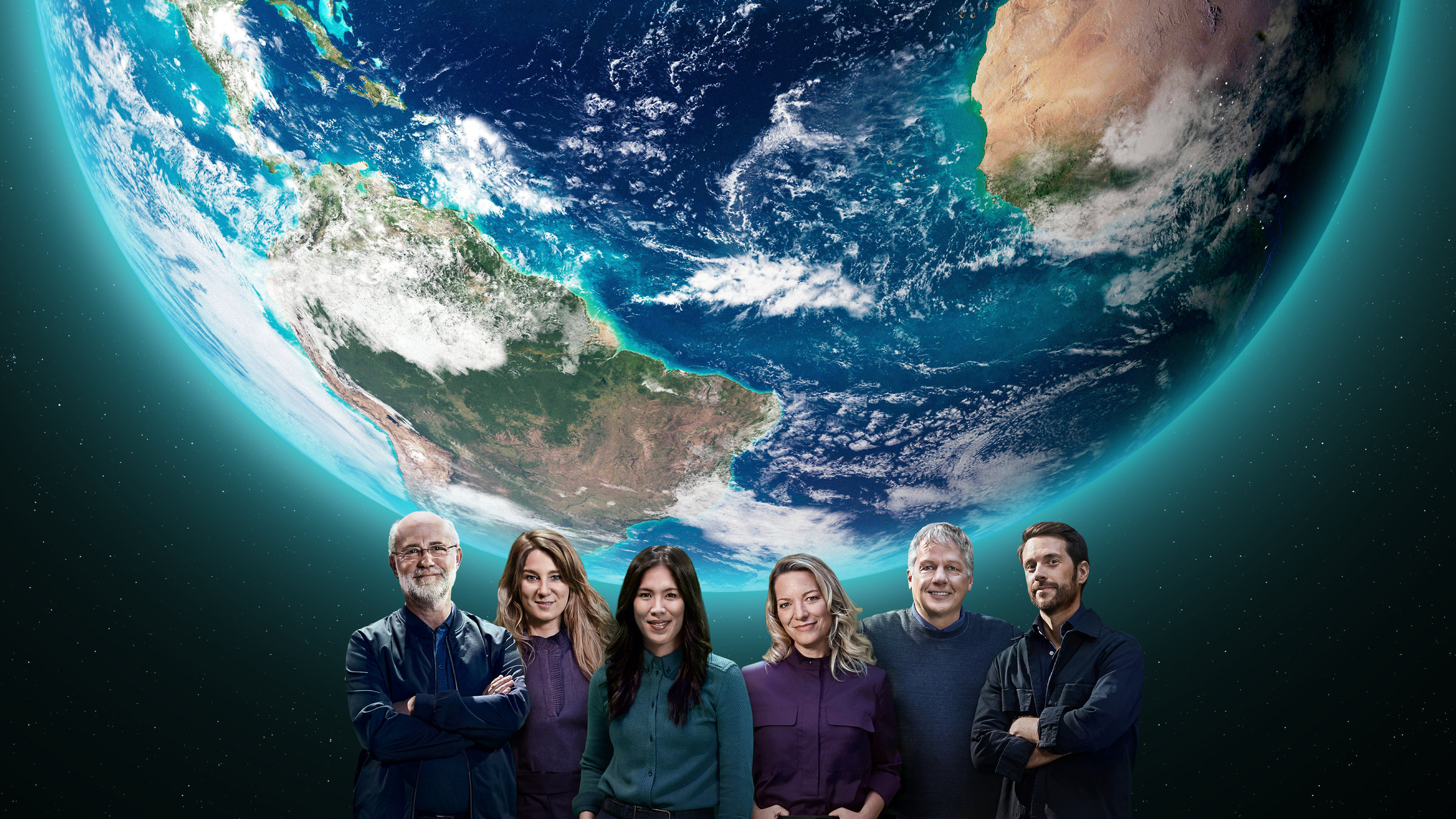 "Terra X: Unsere Kontinente - Asien": Prof. Harald Lesch, Jasmina Neudecker, Dr. Mai Thi Nguyen-Kim, Prof. Antje Boetius, Prof. Colin Devey und Mirko Drotschmann vor der Weltkugel.