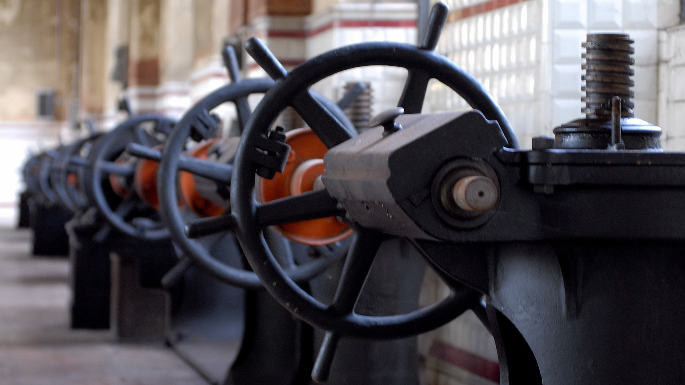 "Schätze der Welt - Erbe der Menschheit - Crespi d'Adda, Italien": Alte Turbinenhalle.