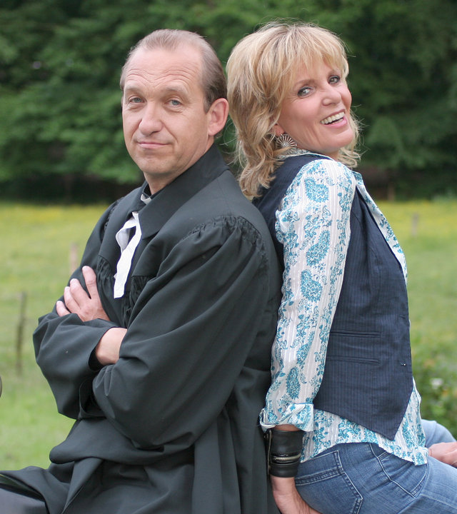 "Butter bei die Fische“: Hauptdarstellerin Ulrike Kriener und Hauptdarsteller Peter Heinrich Brix auf dem Motorrad.