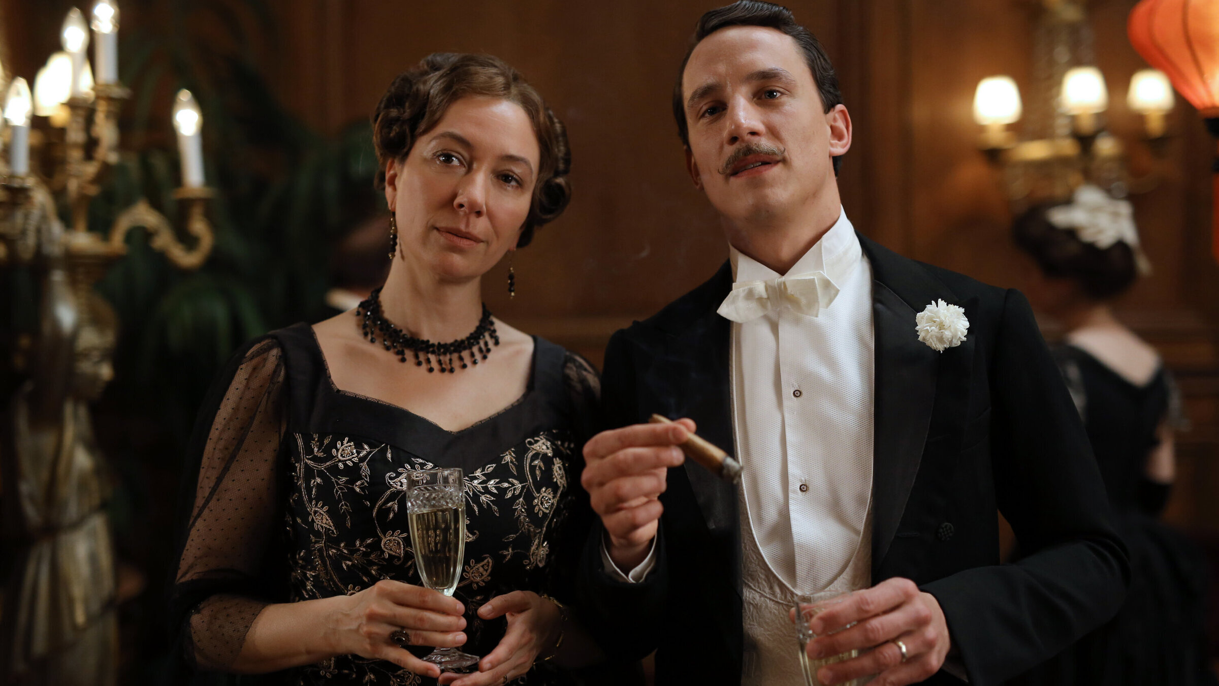 "Das Sacher. In bester Gesellschaft (2/2)": Ursula Strauss (Anna Sacher), Laurence Rupp (Hans-Georg von Traunstein).