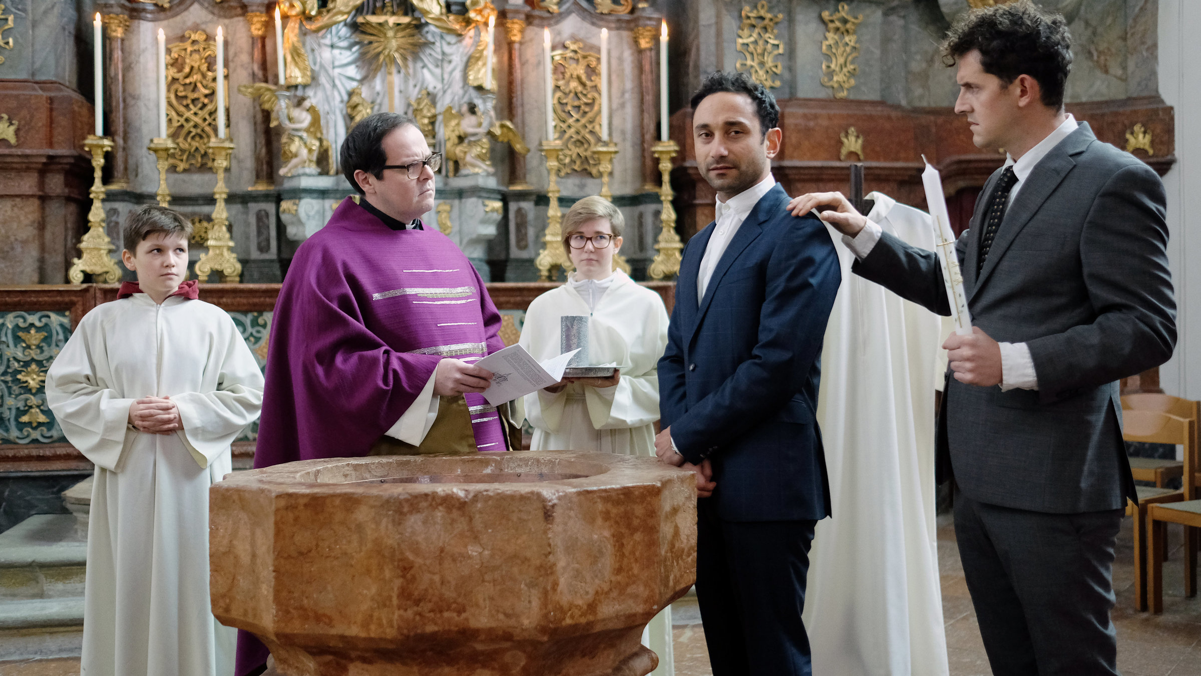 "Herrgott für Anfänger": Thomas Mraz (Priester Benedikt), Deniz Cooper (Musa) Michael Pascher (Stefan).