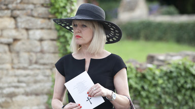 Agatha Raisin - Die Britische Krimi-komödie In Zdfneo - Agatha Raisin Und Die Tote Glöcknerin