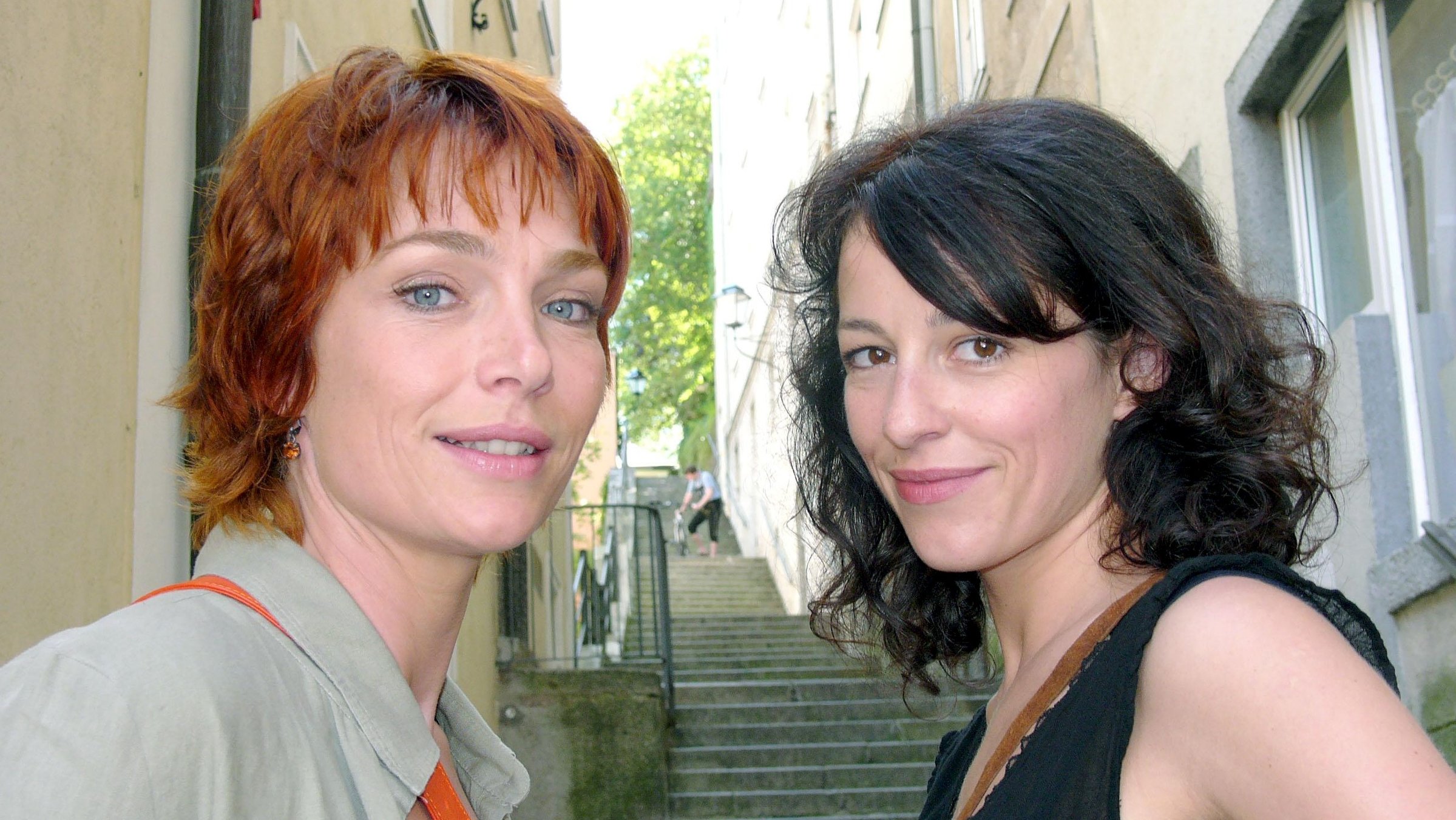 "Heute heiratet mein Mann": Caroline (Aglaia Szyszkowitz), Ulla (Julia Cencig).