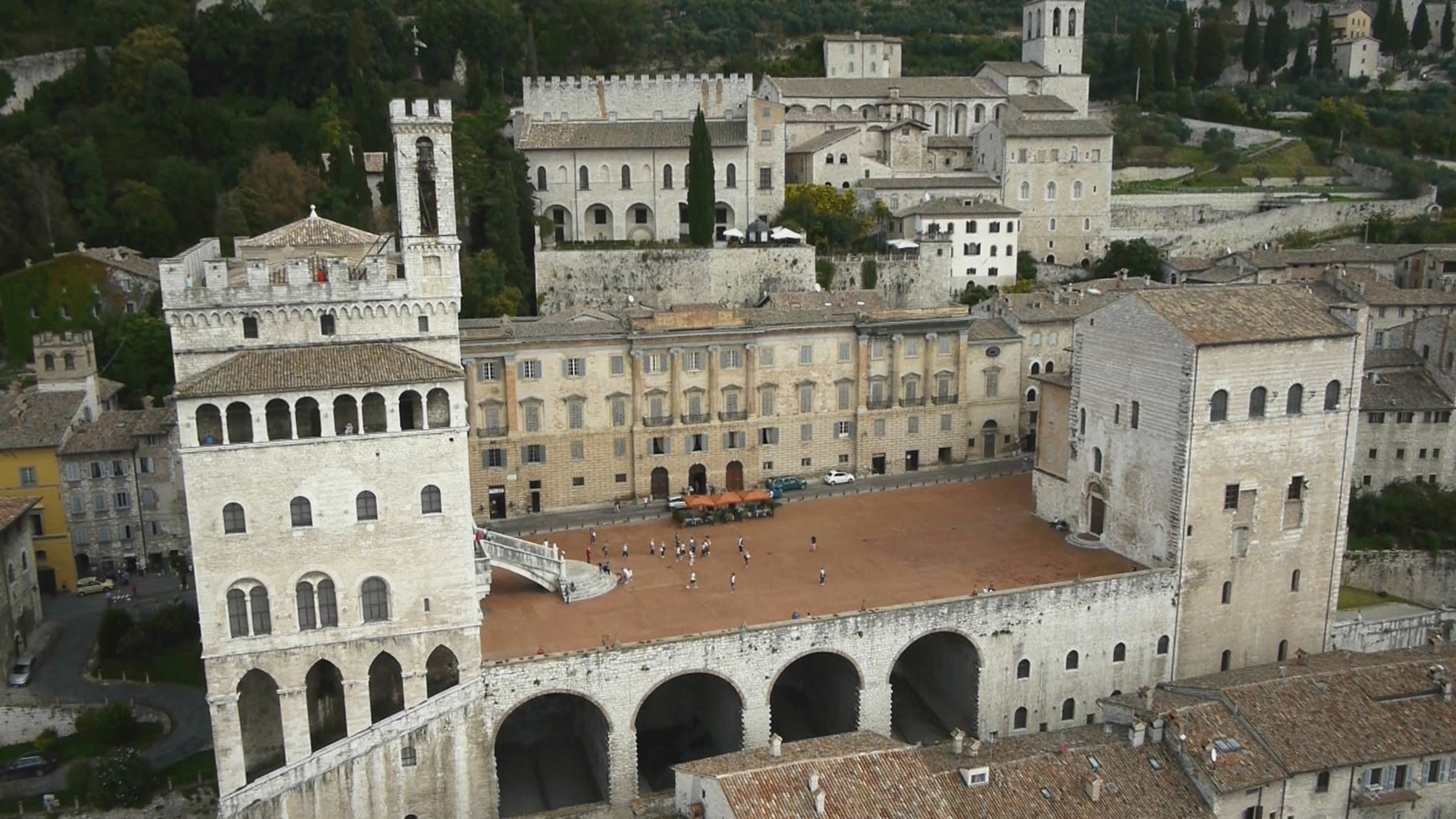 "Italien, meine Liebe (2/5) - Umbrien": Gubbio, Piazza Signoria und Palazzo die Consoli mit dem Glockenturm.