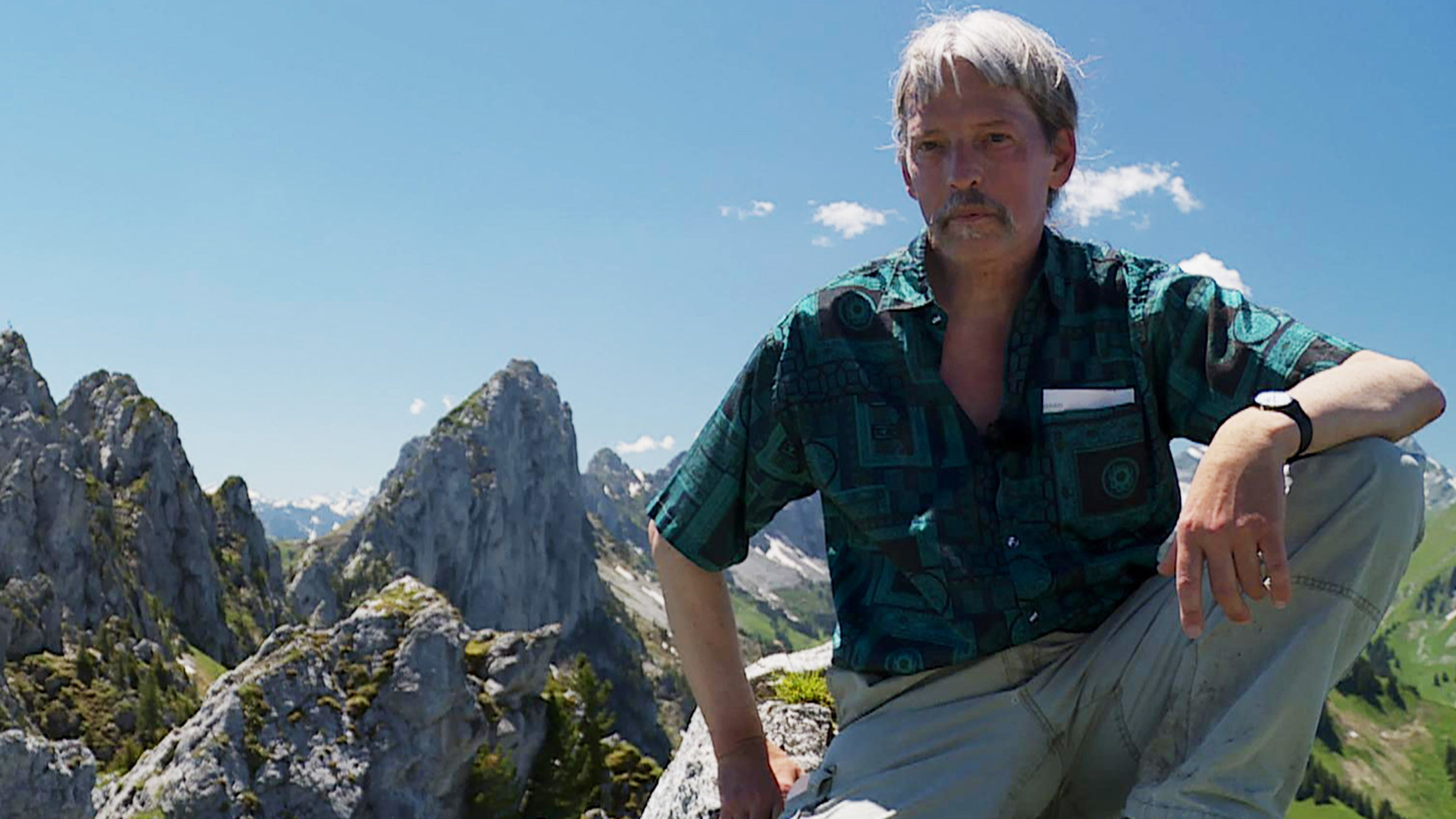 "Besuch in der Geisterwelt": Schamane Charles Rüttimann auf den Gastlosen in luftiger Höhe.