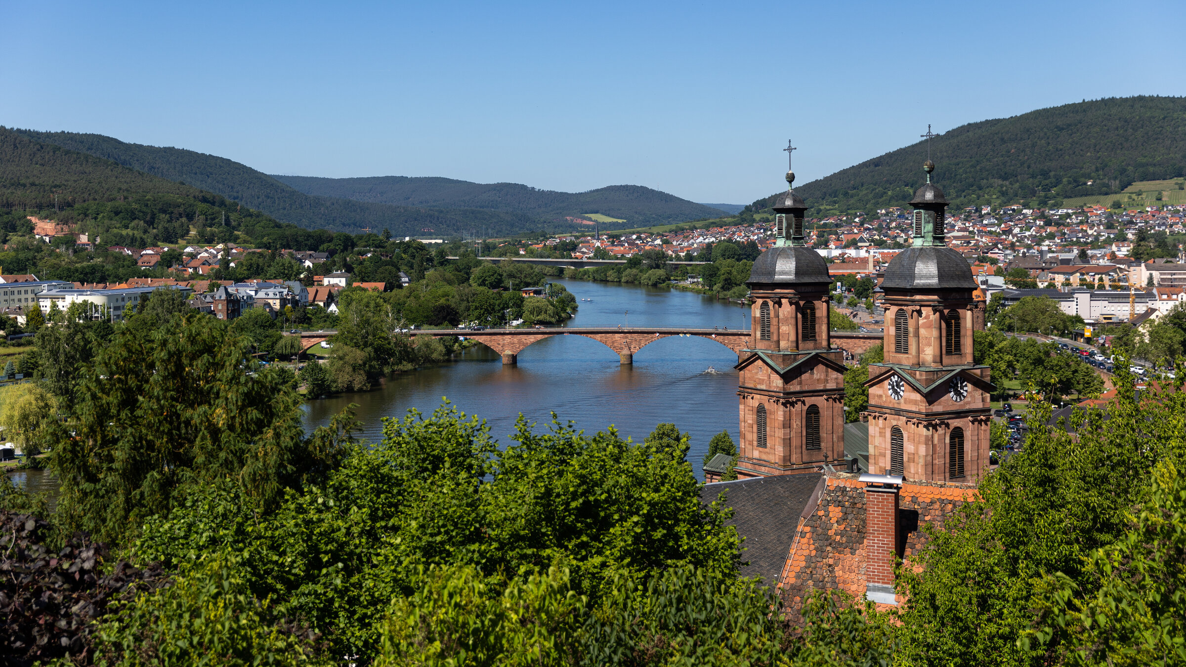 "Sommer am Main": Stadtansicht von Miltenberg.