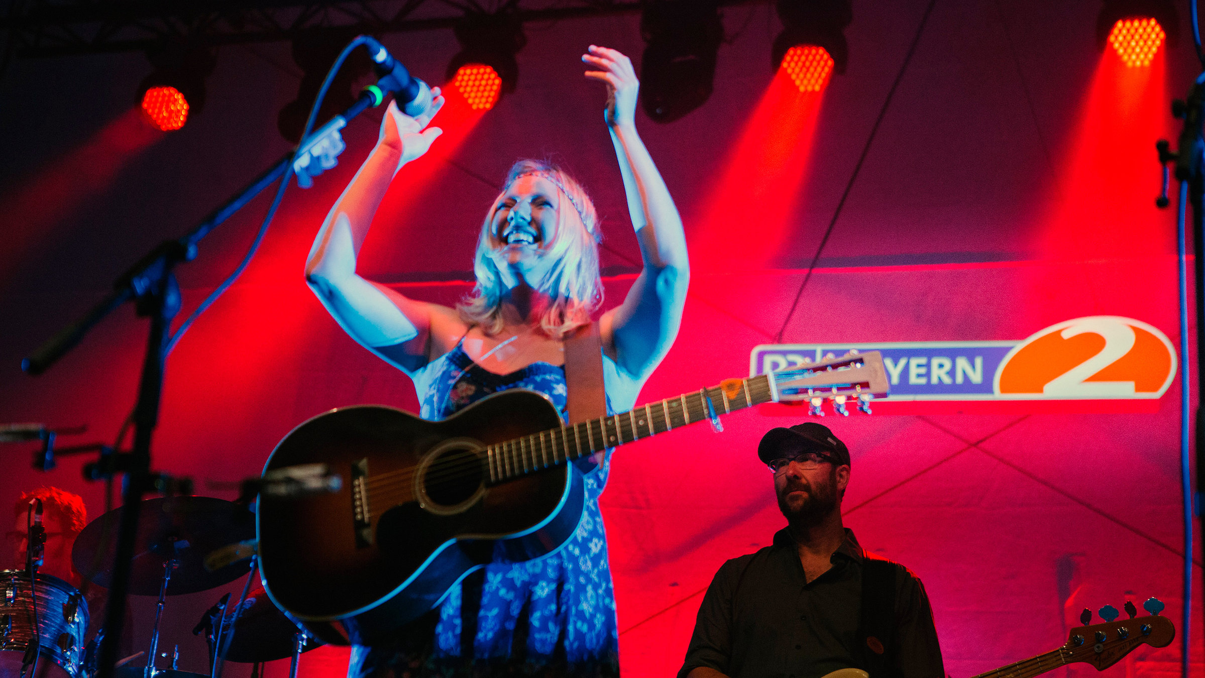 "Best of Radltour-Konzerte 2019": Claudia Koreck ist auch 2019 wieder als Live-Act bei der BR-Radltour dabei (Bild von 2015).