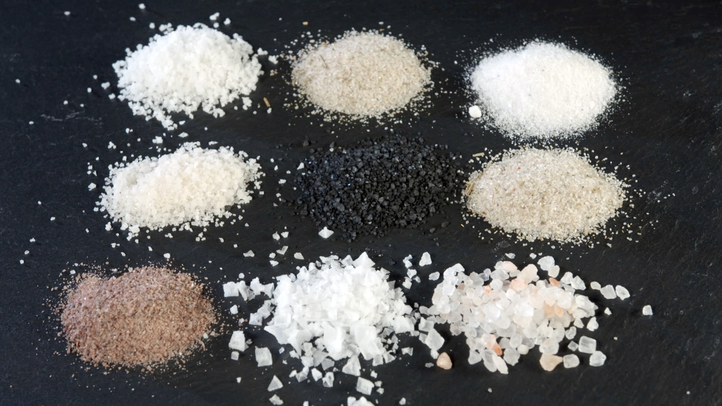 "Salz - die gesunde Prise?": Immer mehr Salzsorten überschwemmen den Markt. Gesünder sollen sie sein oder besser im Geschmack. Doch oft steht nur das Marketing dahinter.