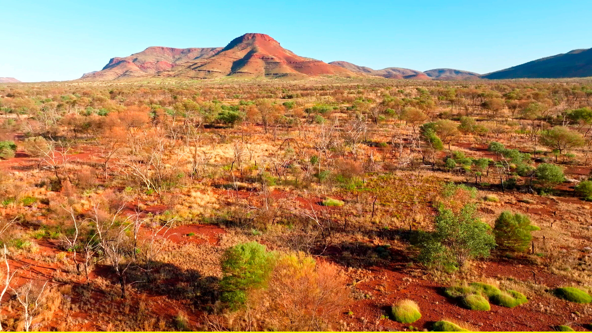 "Westaustralien - Überleben im Outback": Mehr als die Hälfte Westaustraliens ist Halbwüste. Die Rote Farbe ist Eisenoxid, also Rost.