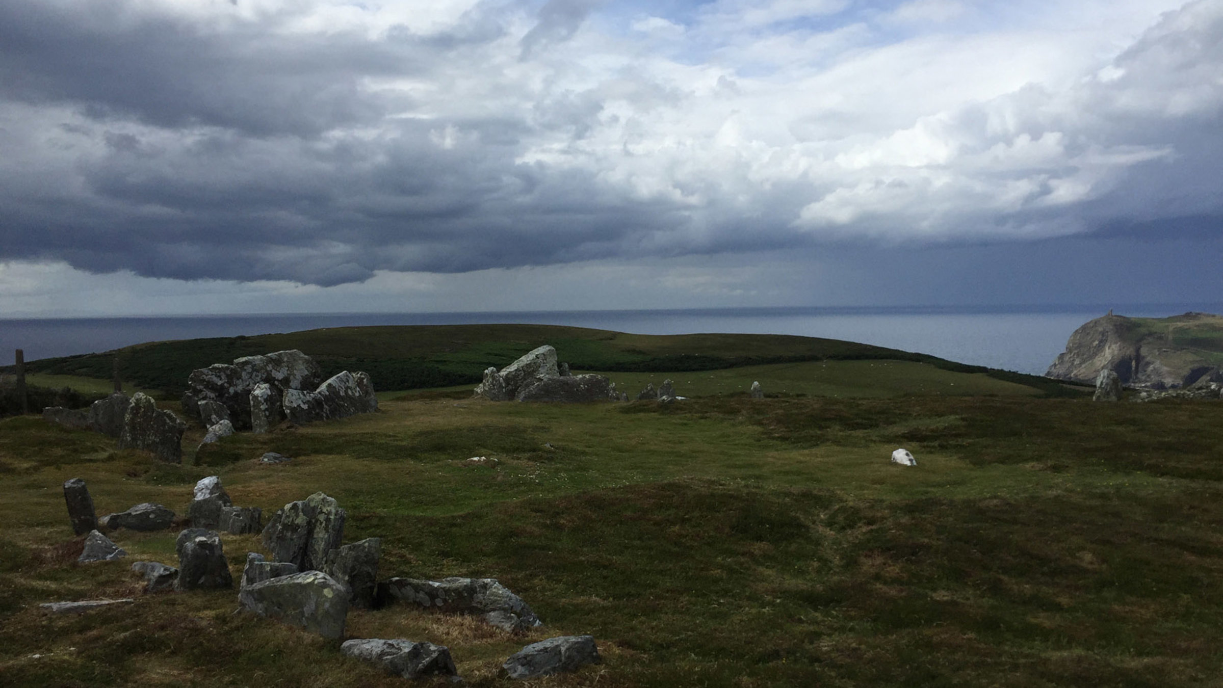"Die Inseln der Queen (2/5) - Isle of Man": Die Braaid-Ruinen des 950 vor Christus erbauten Rundhauses.