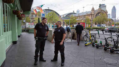 Zdf.reportage - Bahnhofsviertel Frankfurt - Rotlicht, Drogen Und Prosecco