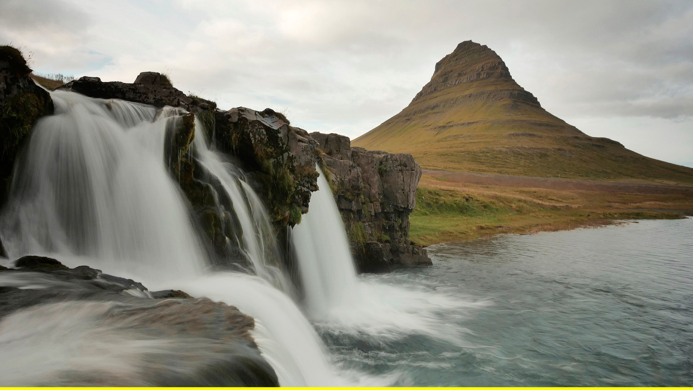 "Island erleben": Der Berg Kirkjufell im Westen von Island.