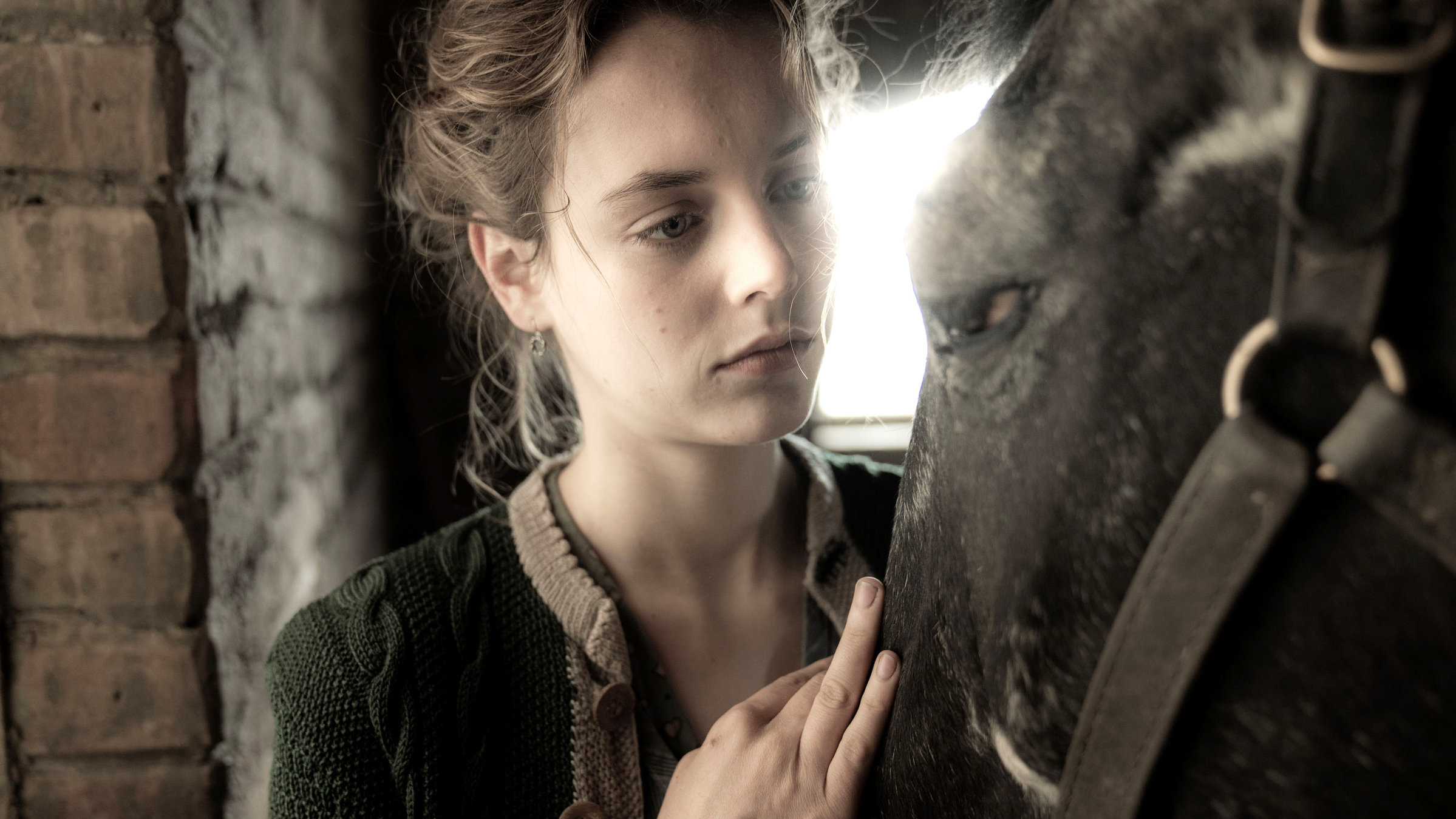 "Eldorado KaDeWe - Jetzt ist unsere Zeit (2/6) - Das reinste Vergnügen": KaDeWe-Verkäuferin Hedi (Valerie Stoll) träumt von einem besseren Leben.