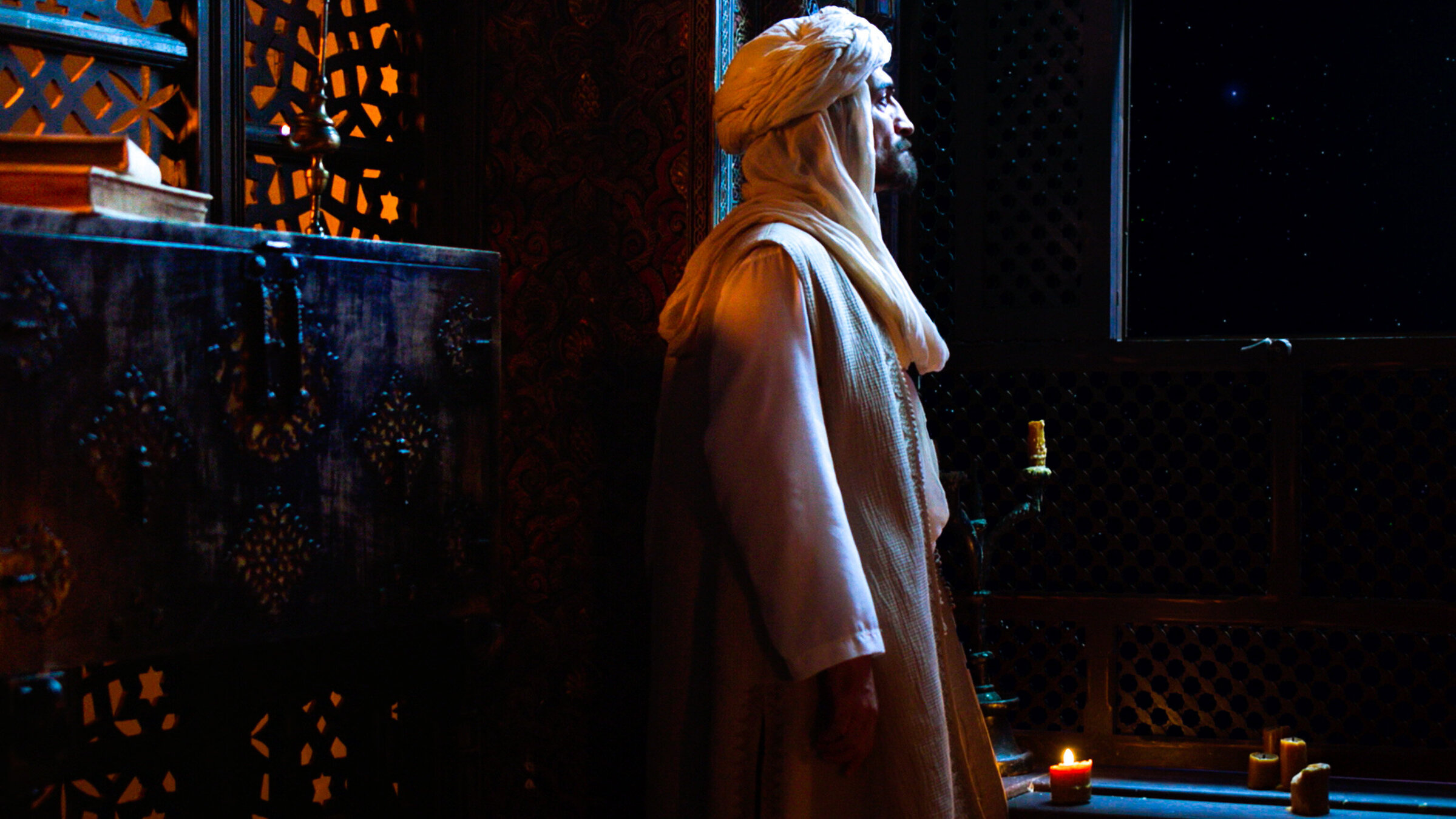 "Alhambra - Baumeister eines Märchens": Der aus Ägypten stammende Hollywood-Star Amr Waked spielt den Großwesir, der österreichische Schauspieler und Regisseur Karl Markovics lieh ihm für die deutsche Synchronisation seine Stimme.