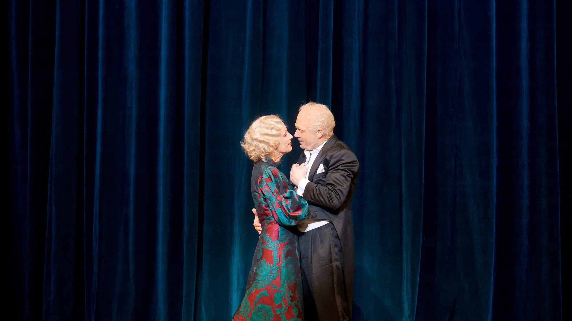 "Die lustige Witwe": Anett Fritsch (Hanna Glawari), Daniel Schmutzhard (Graf Danilo Danilowitsch).