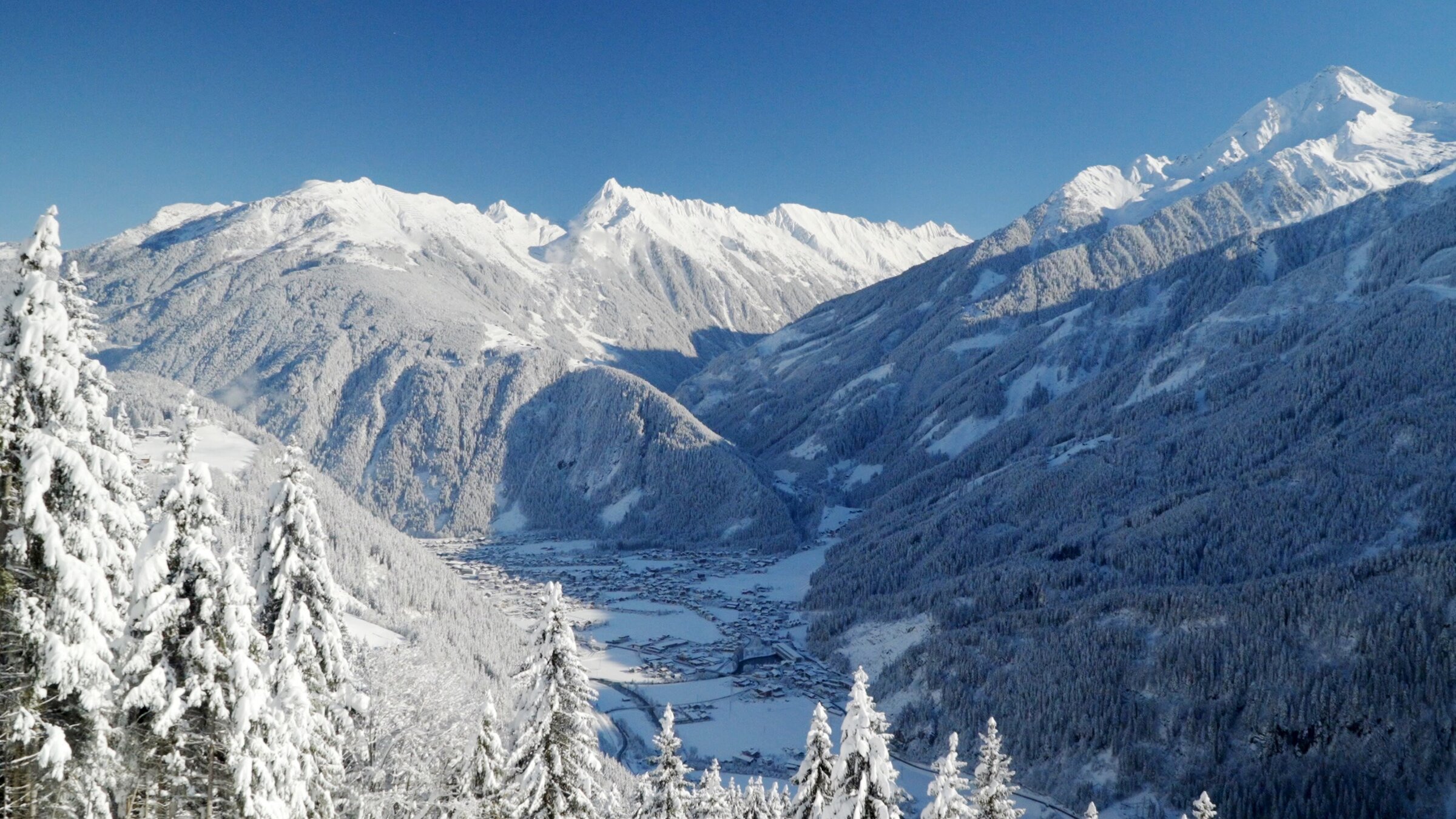 "Die Tuxer Alpen im Jahreskreis": Blick ins Tuxer Tal.