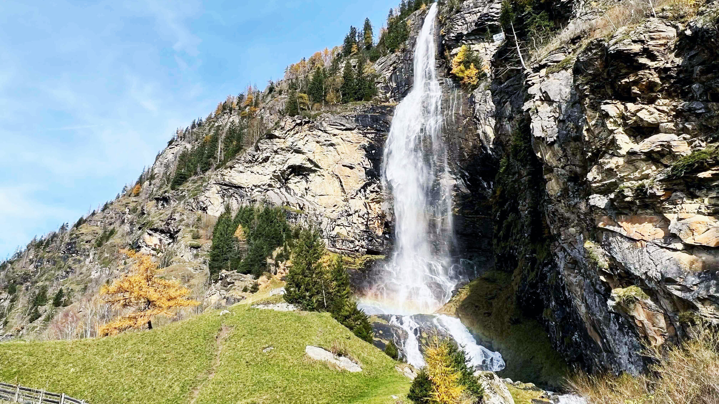"Das Element des Lebens - Vom Wasser in Kärnten": Der Fallbach Wasserfall im Maltatal.