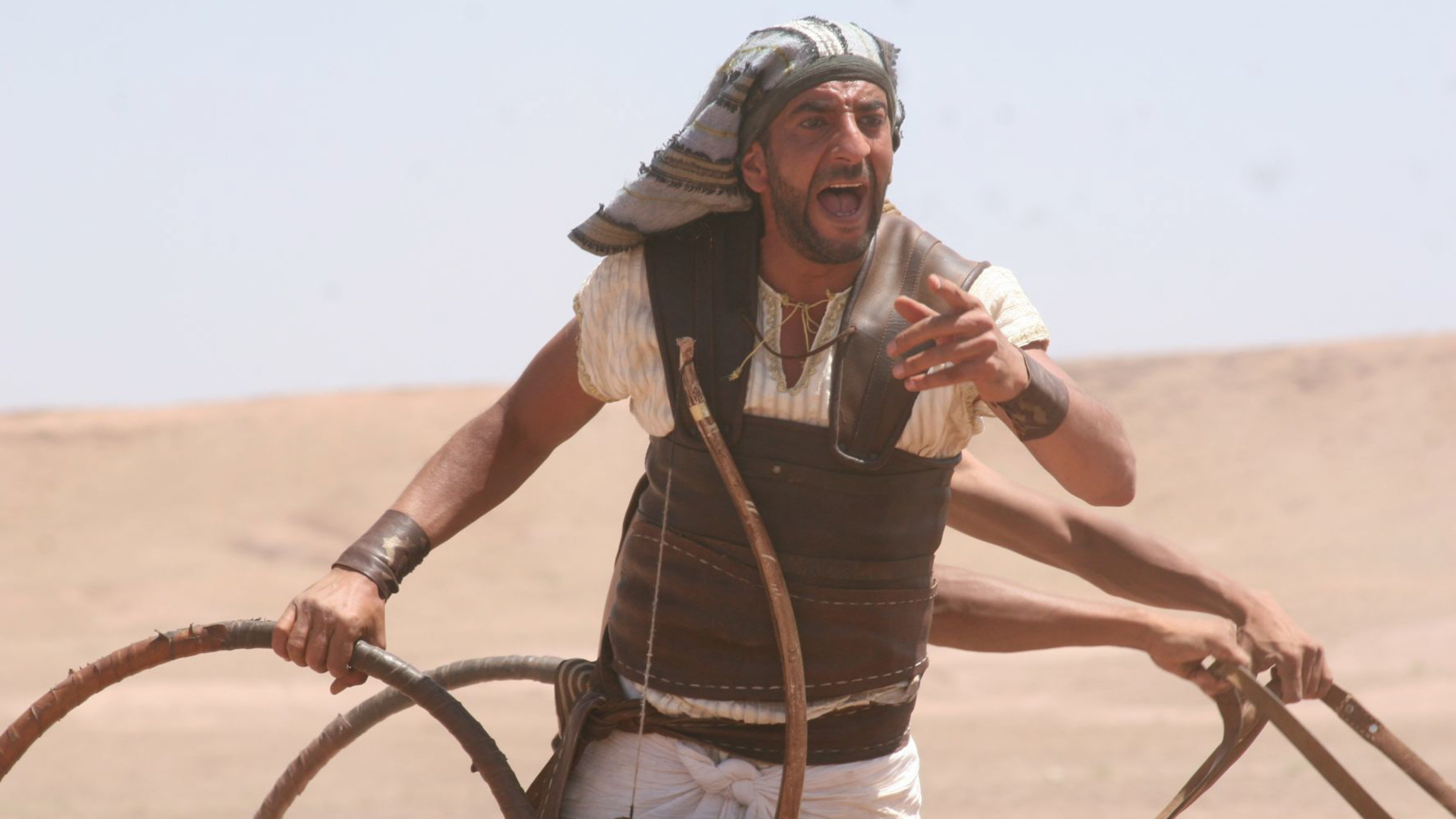 "Ägypten - Großmacht am Nil" - Thutmosis III. (Karim Saidi)beim Streitwagentrainig.