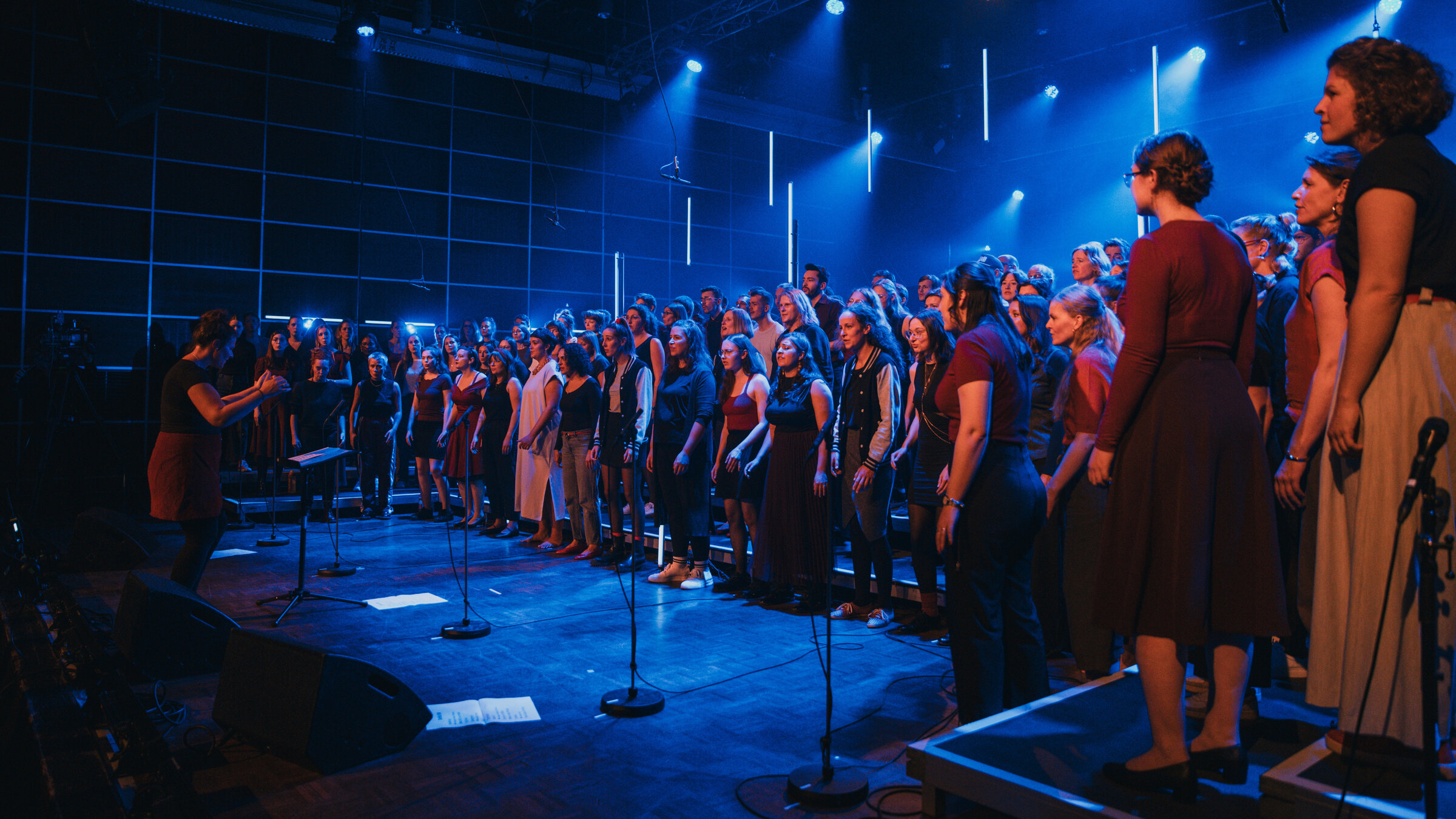"OstBahnGroove": Die Chöre OstBahnGroove aus München, Psychochor Jena und Cantaloop aus Hamburg beim gemeinsamen Finale auf der Bühne.