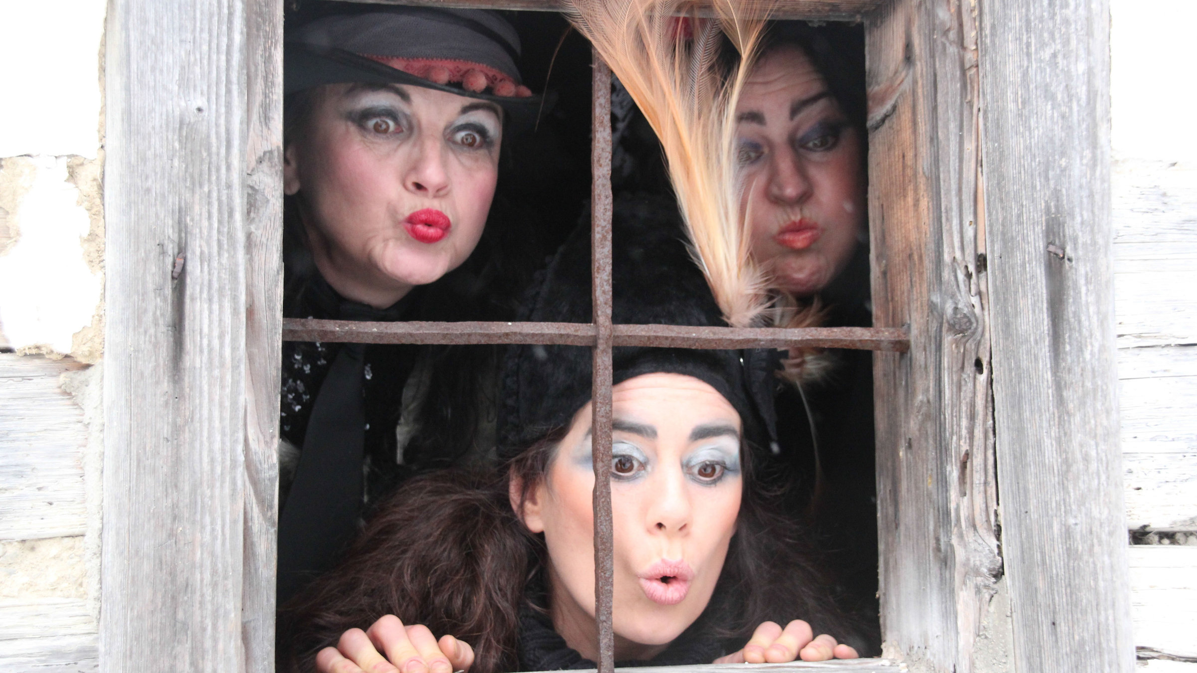 "Rauhnachtgeschichten - Bräuche, Mythen und Legenden" - Die Hexen blasen den neugierigen Wanderer an.