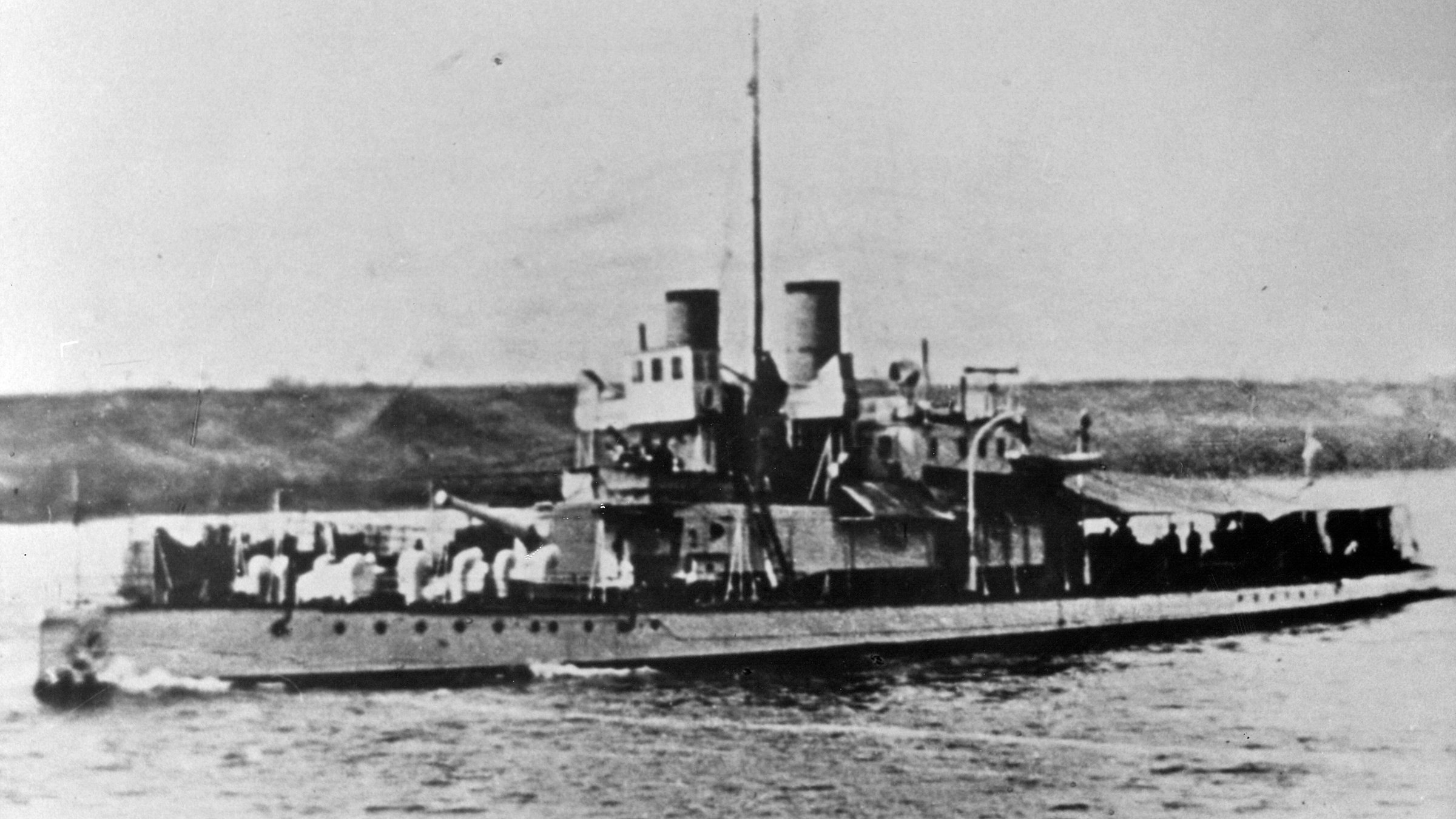 "Österreich I - Die verpfändete Republik": HMS "Glowworm", einer der britischen Monitore auf der Donau.