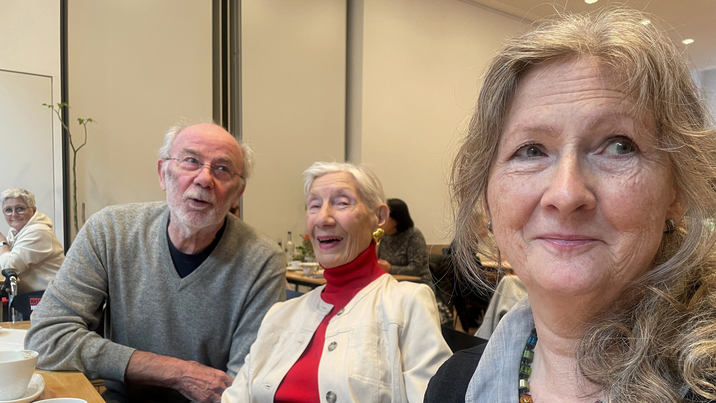 "Die Nordreportage: Je oller - je doller": Die Freunde der 94-jährigen Lotti Strehlow sind alle bedeutend jünger.