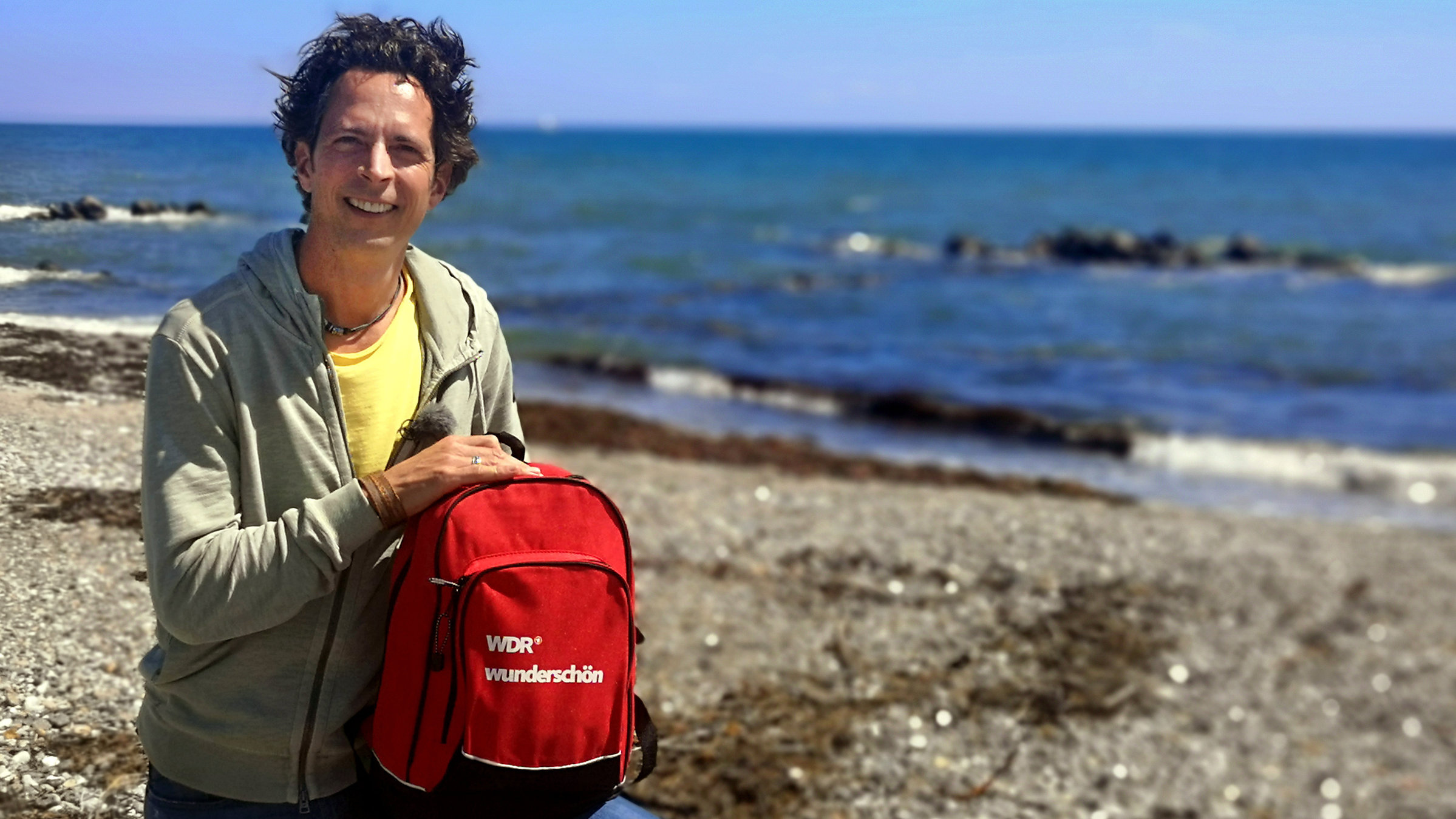 "Auf der Schlei bis an die Ostsee": An der Ostsee startet und beendet Moderator Jo Hiller seine Fahrt auf und entlang der Schlei.