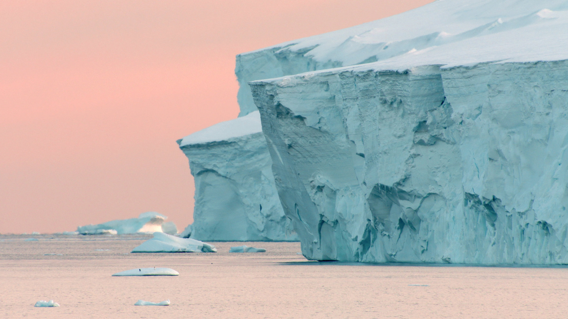 "Antarktika (2/2)": Das Polarlicht am Kap Adare: Im Sommer wird es nie dunkel.