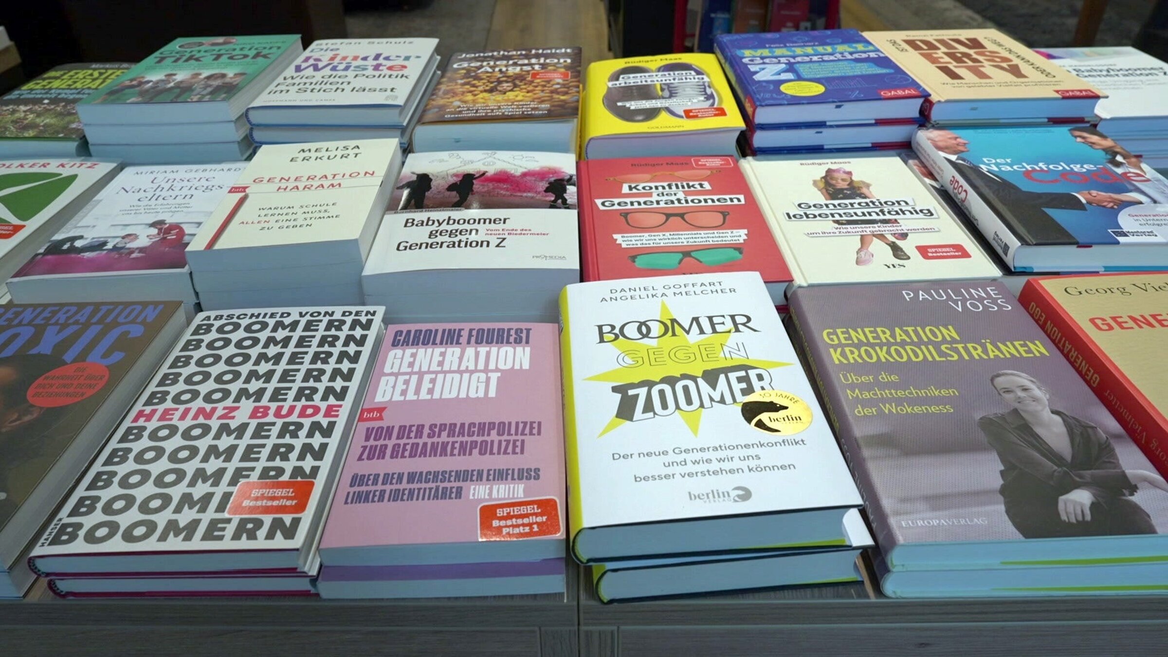 "X,Y,Z – Die Generationenlüge": Büchertisch mit Generationensachbüchern und Generationenratgebern.
