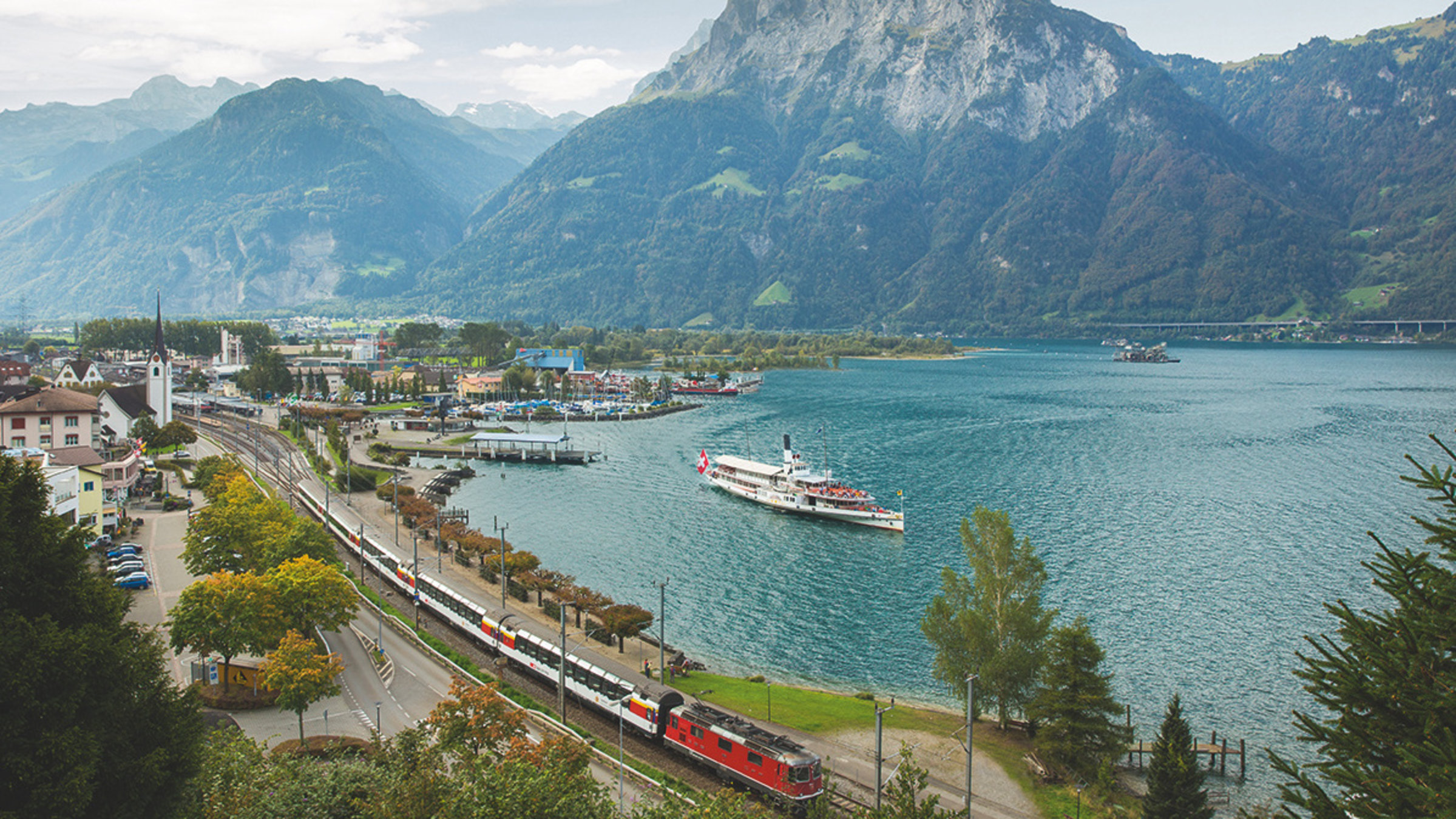 "Traumhafte Bahnstrecken der Schweiz (1/4) - Im Gotthard Panorama Express vom Vierwaldstättersee": Flüelen.