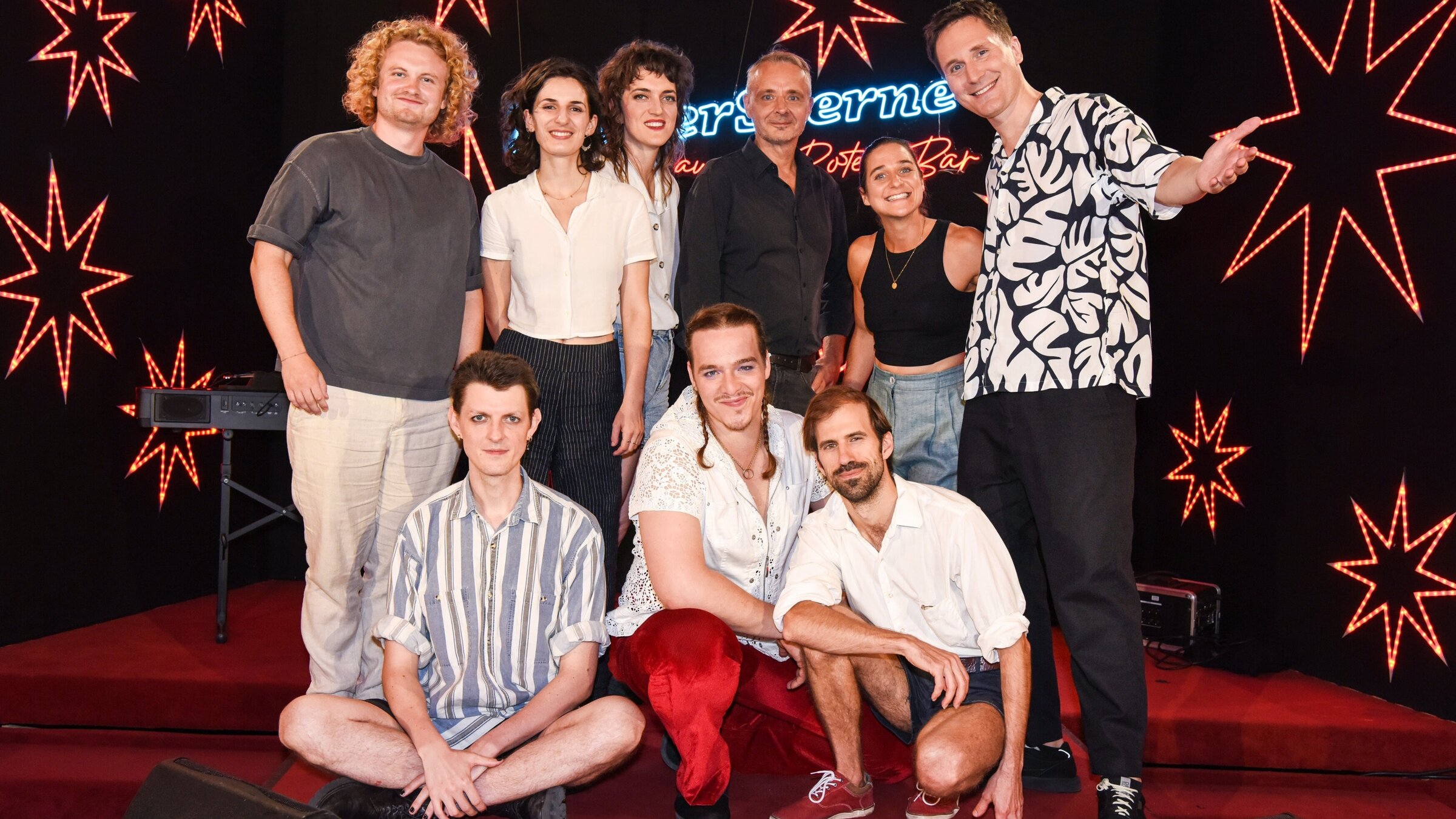 "Pratersterne - Rote Bar (4/7) - Thomas Maurer, Christina Kiesler, Dr. Bohl, Endless Wellness": Dr. Bohl, Endless Wellness, Thomas Maurer, Christina Kiesler, Hosea Ratschiller.