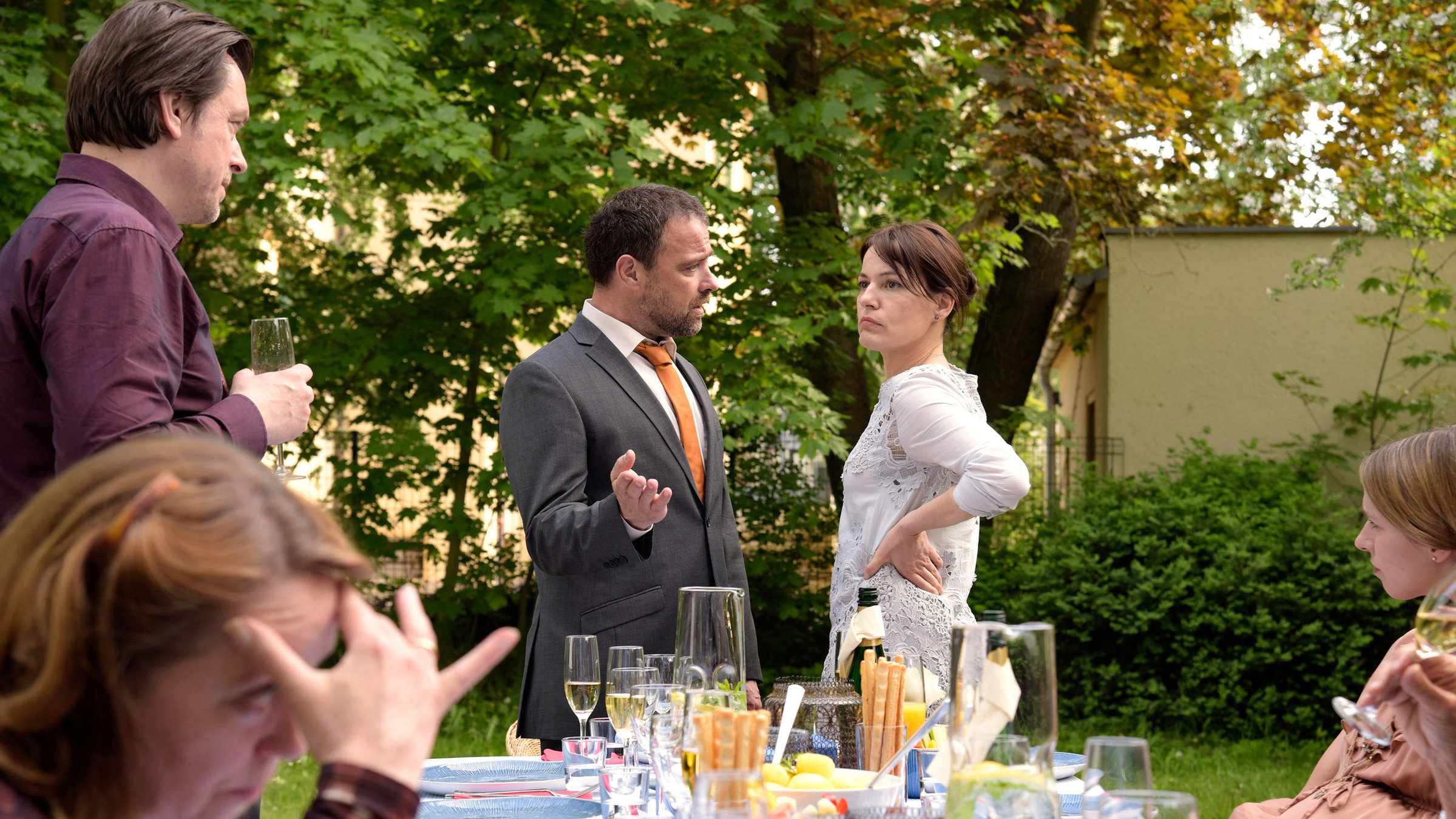 "Familie mit Hindernissen": Marie Gruber (Renate Koch), Hary Prinz (Philipp Esch), Juergen Maurer (Frank Wiedemann), Nicolette Krebitz (Katrin Wiedemann), Lisa Bitter (Julia Schlösser).