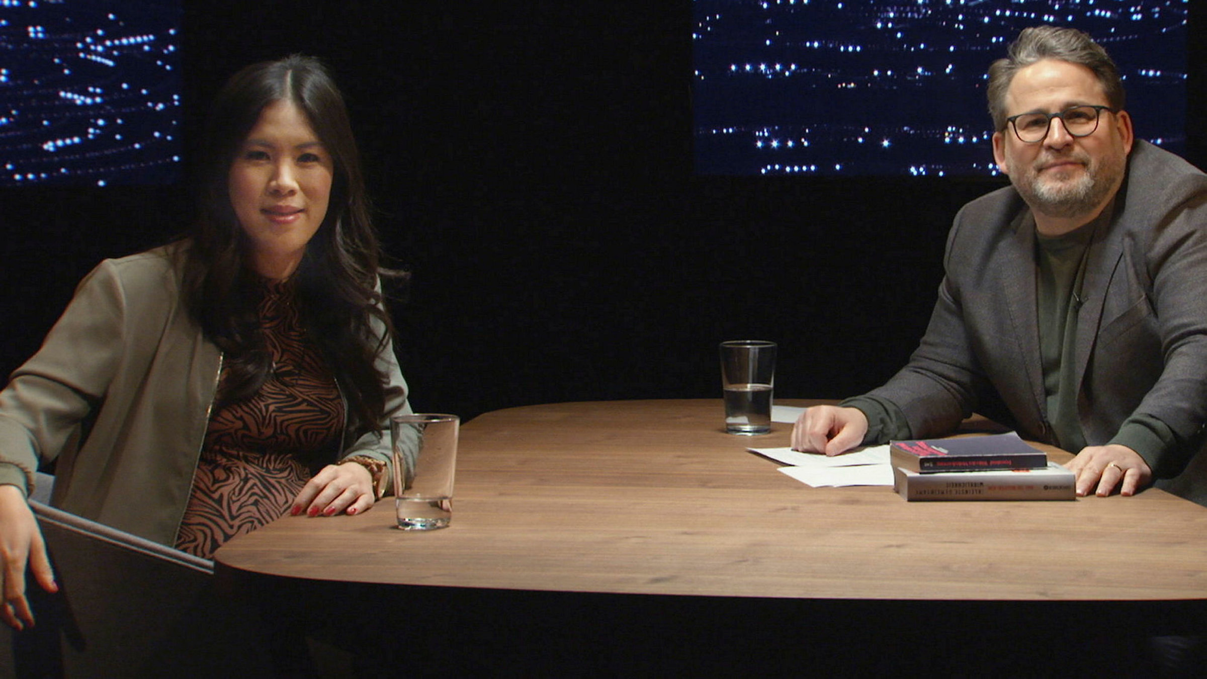 "Mai Thi Nguyen-Kim - Der Wow-Effekt der Wissenschaft": Wissenschaftsjournalistin Mai Thi Nguyen-Kim und Moderator Wolfram Eilenberger.